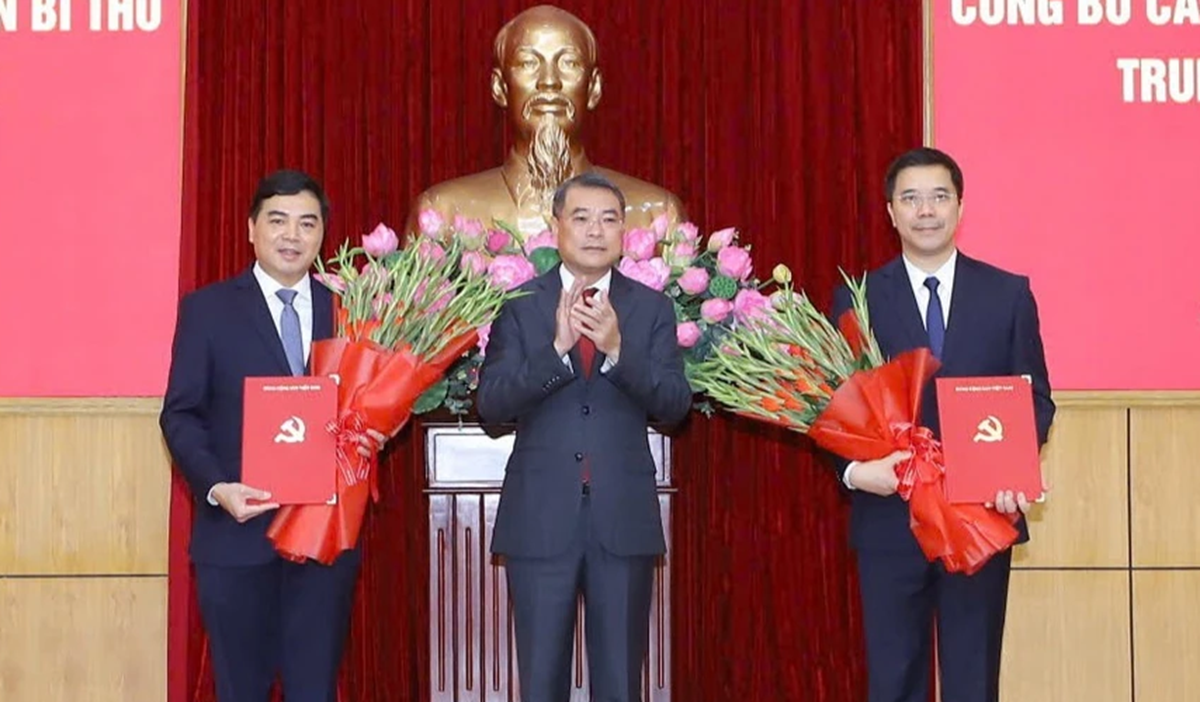 C&ocirc;ng bố quyết định của Bộ Ch&iacute;nh trị về c&ocirc;ng t&aacute;c c&aacute;n bộ tại Thanh H&oacute;a- Ảnh 1.