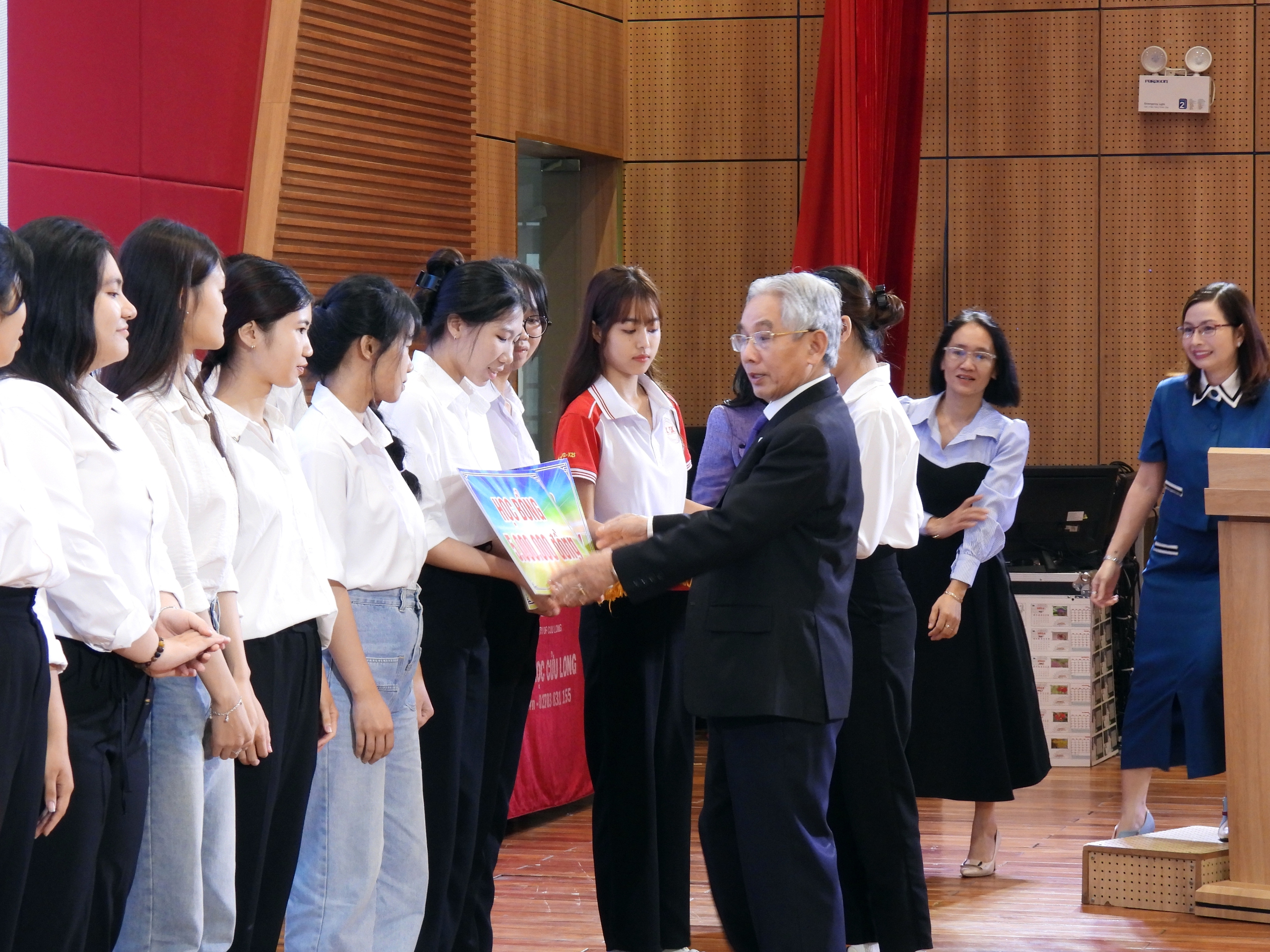 170 sinh viên Trường ĐH Cửu Long tham gia phỏng vấn với phía Nhật Bản- Ảnh 2.