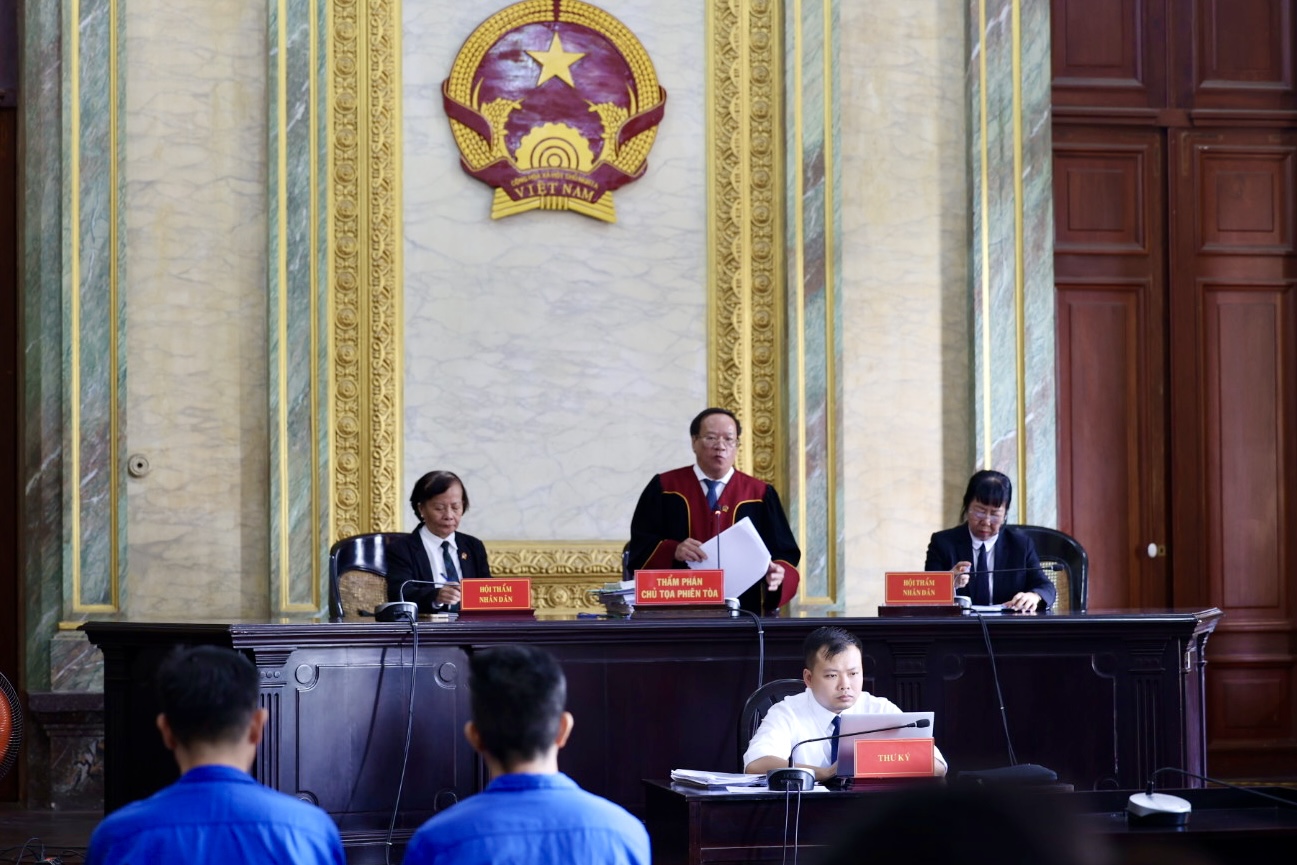 Chủ tịch Asanzo Phạm Văn Tam bị phạt hơn 2 tỉ đồng v&agrave; &aacute;n t&ugrave;- Ảnh 1.