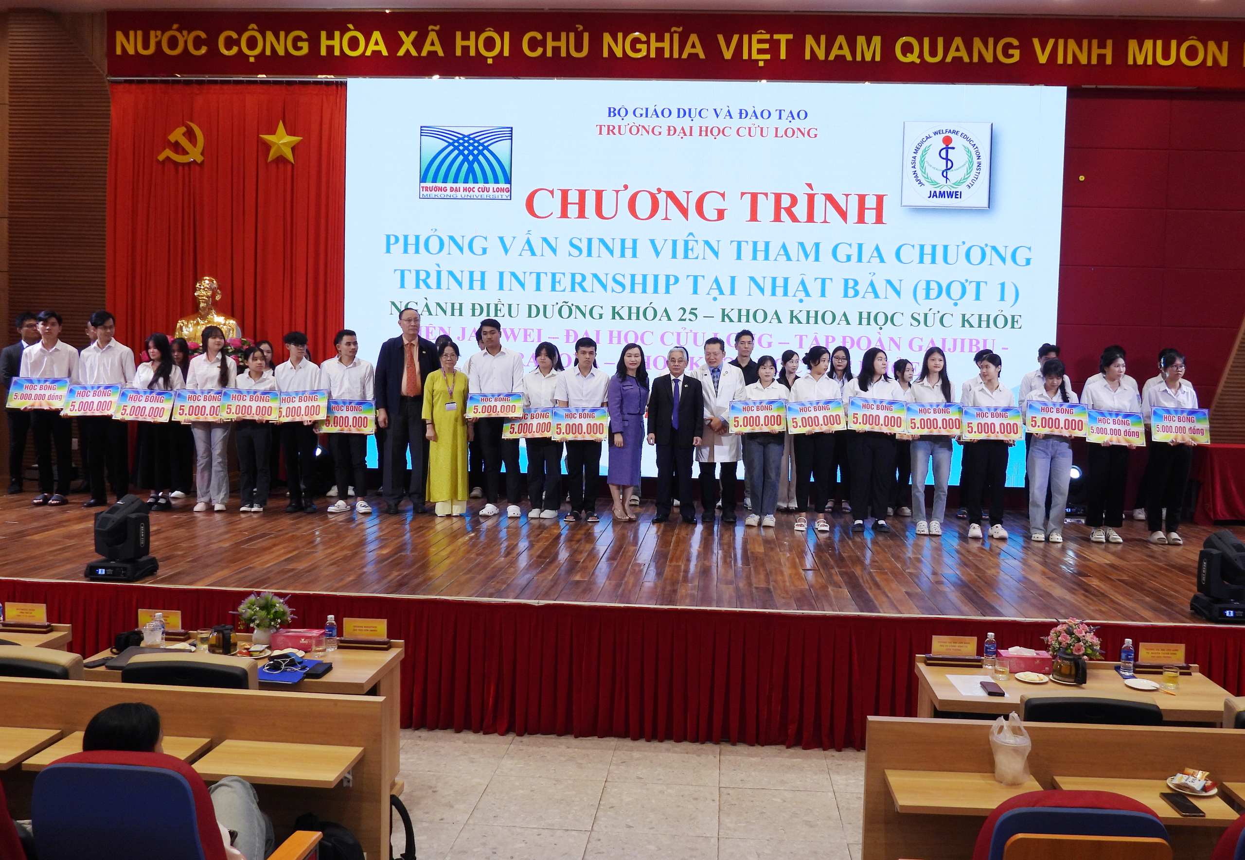 170 sinh viên Trường ĐH Cửu Long tham gia phỏng vấn với phía Nhật Bản- Ảnh 3.