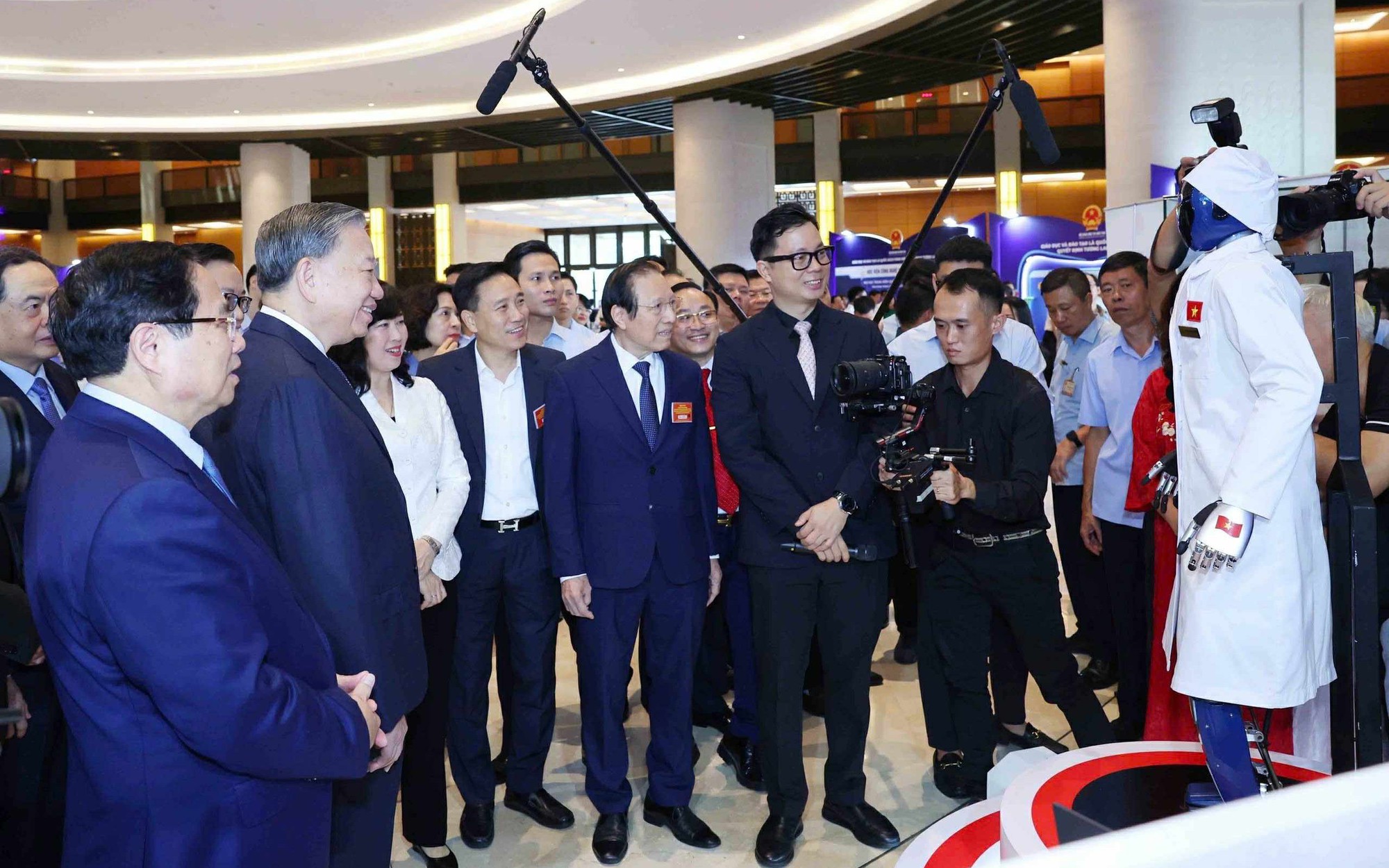 Vinmec gây ấn tượng với robot y tế “Make in Vietnam” và công nghệ 3D đột phá