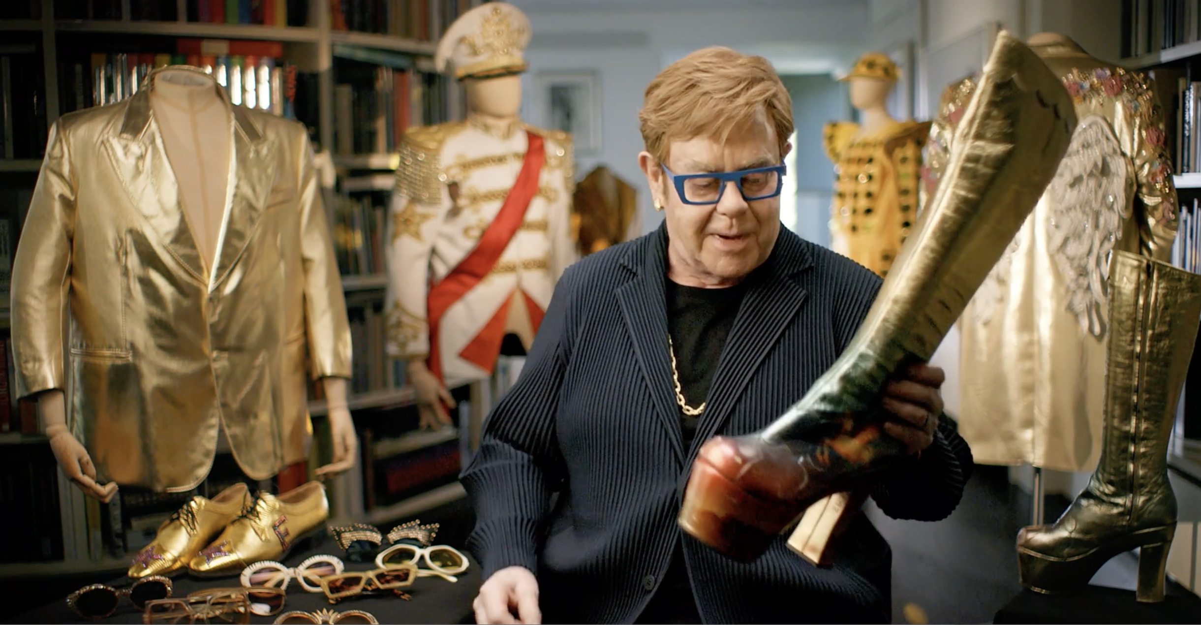 Danh ca Elton John tiết lộ mối li&ecirc;n kết s&acirc;u sắc v&agrave; bền vững với v&agrave;ng - Ảnh 2.