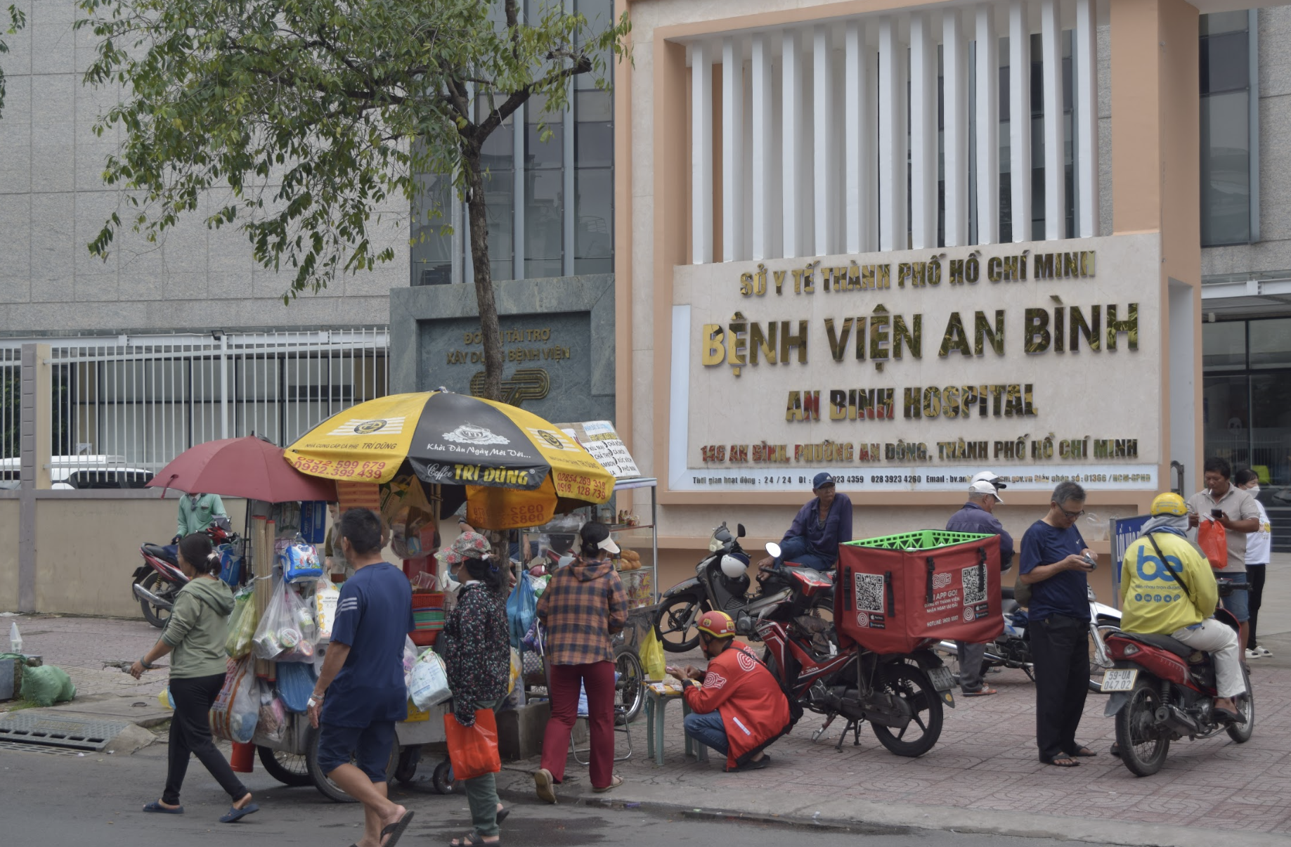 Cảnh hàng rong bủa vây các bệnh viện lớn ở TP HCM - Ảnh 15.