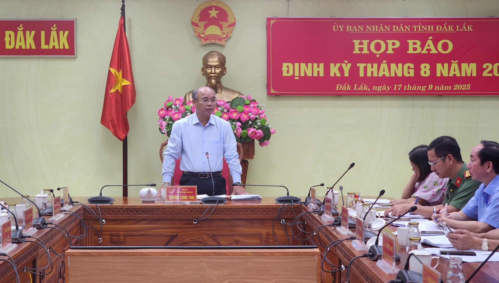 Y&ecirc;u cầu khẩn b&aacute;o c&aacute;o vụ 6 gi&aacute;o vi&ecirc;n thắng kiện chưa được bồi thường - Ảnh 1.