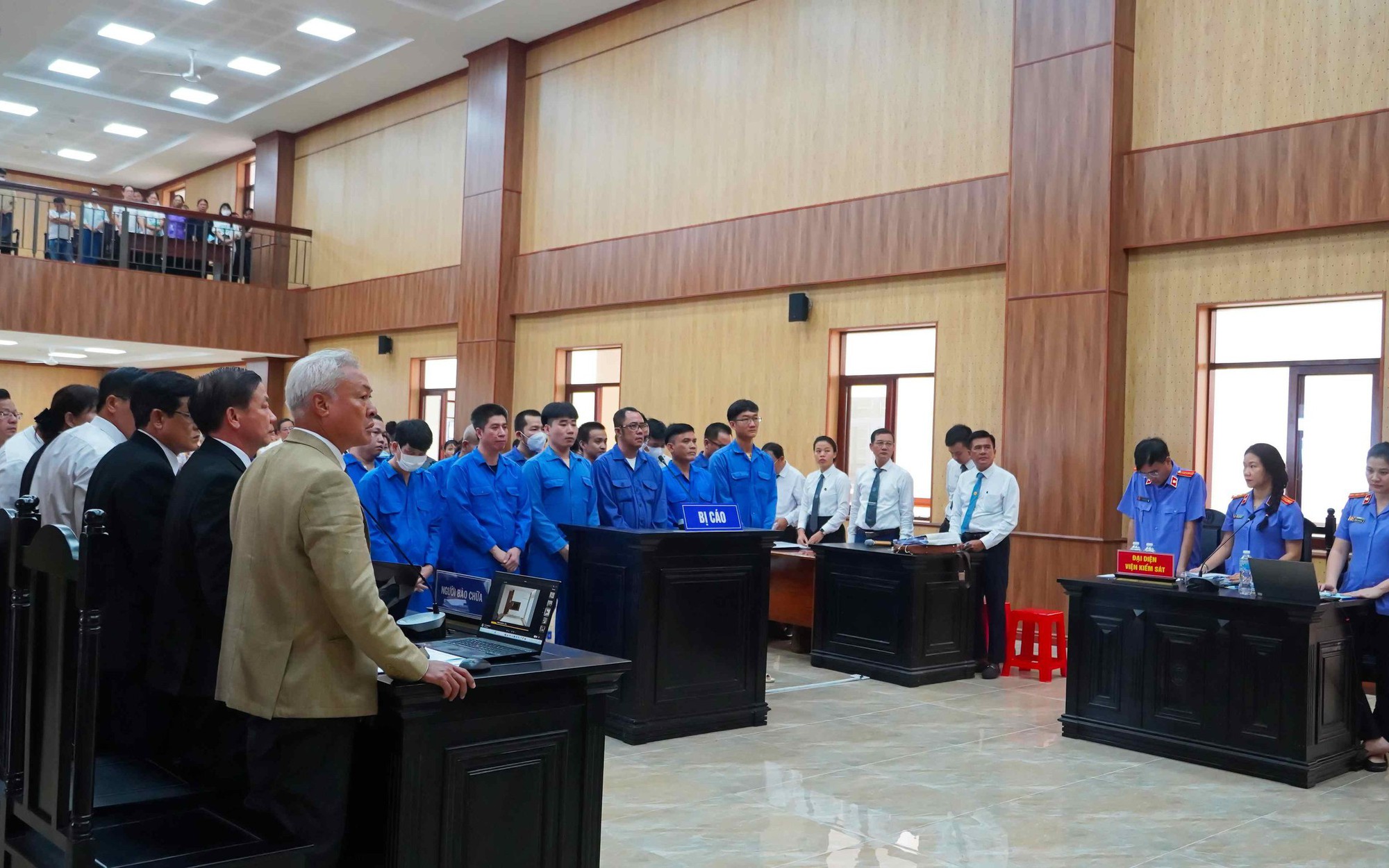 Đang xét xử hàng loạt cựu công chức trong vụ án "hô biến" 250.000 m² đất công thành đất tư