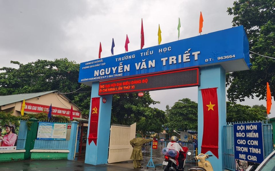 Vụ nghi ngộ độc thực phẩm ở một trường tiểu học tại TP HCM: Nhà trường báo cáo gì?