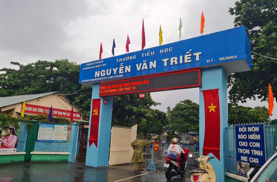 Vụ nghi ngộ độc thực phẩm ở một trường tiểu học tại TP HCM: Nh&agrave; trường b&aacute;o c&aacute;o g&igrave;?- Ảnh 1.