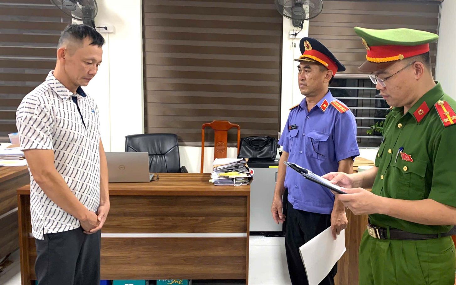 Bắt Đức "bê đê" trong đường dây khai thác cát trái phép ở Thanh Hóa