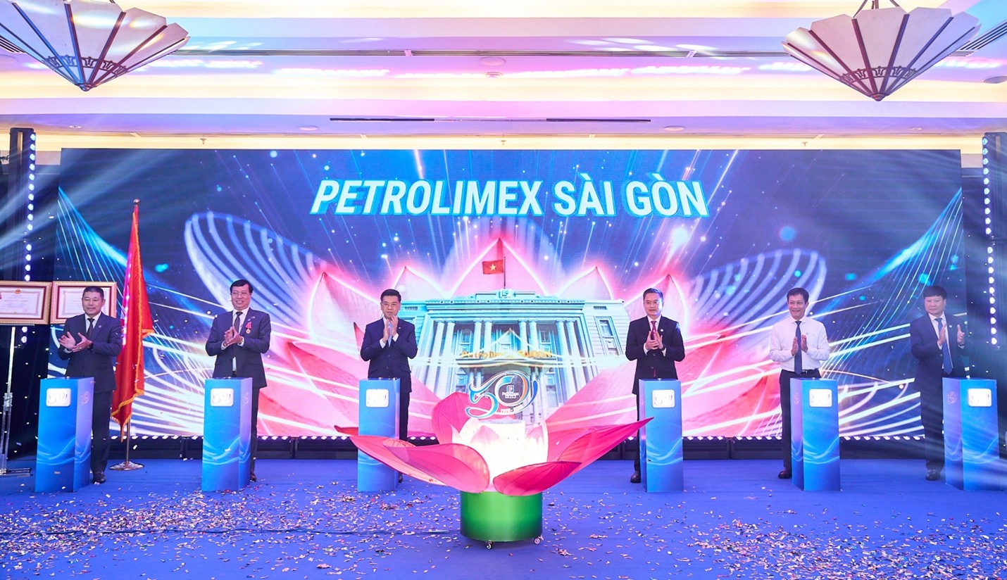 Petrolimex S&agrave;i G&ograve;n vinh dự đ&oacute;n nhận Hu&acirc;n chương Lao động hạng Nhất - Ảnh 1.