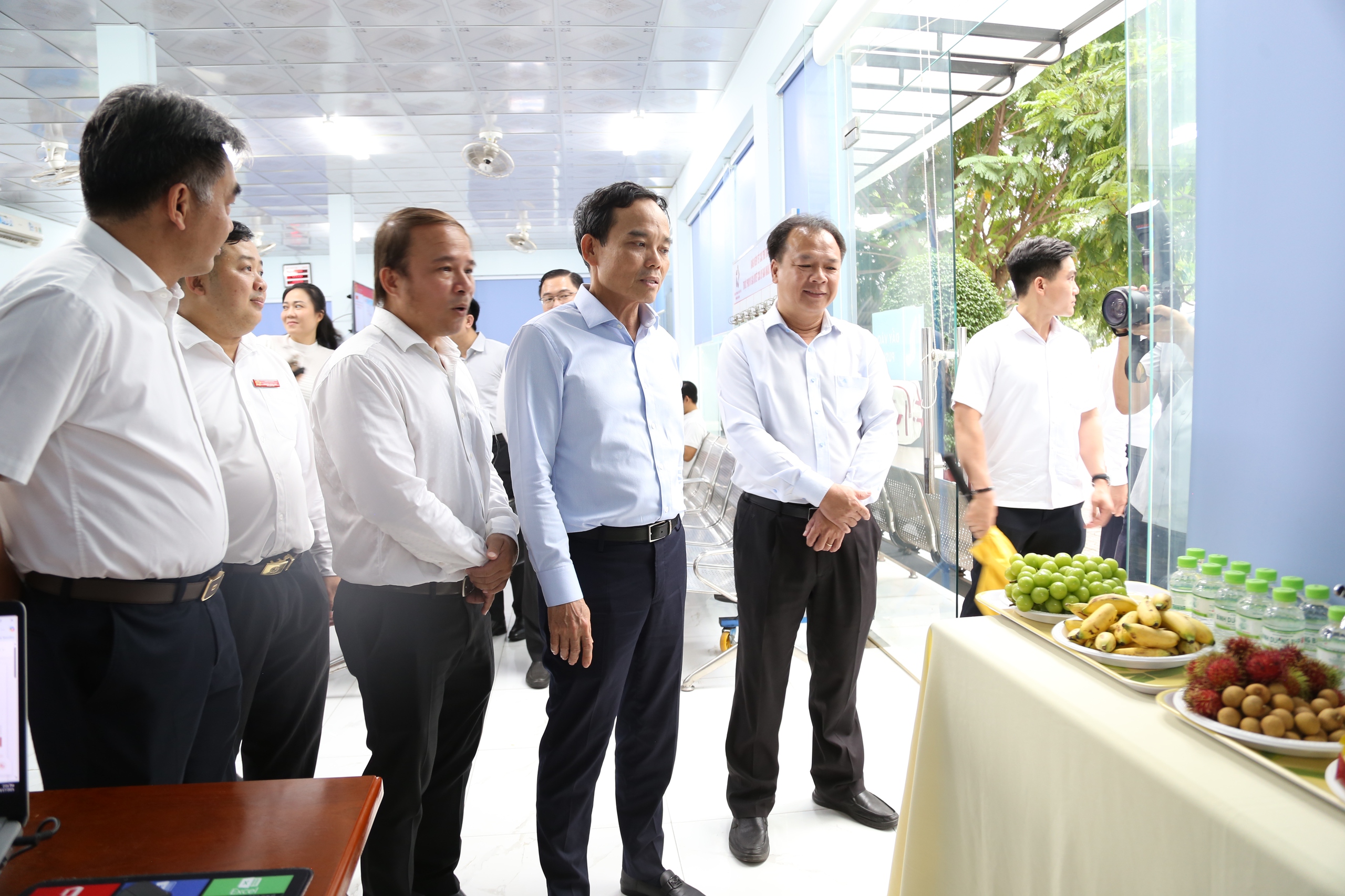 Bí thư Thành ủy TP HCM Trần Lưu Quang khảo sát Trung tâm Phục vụ hành chính công bình Dương - Ảnh 6.