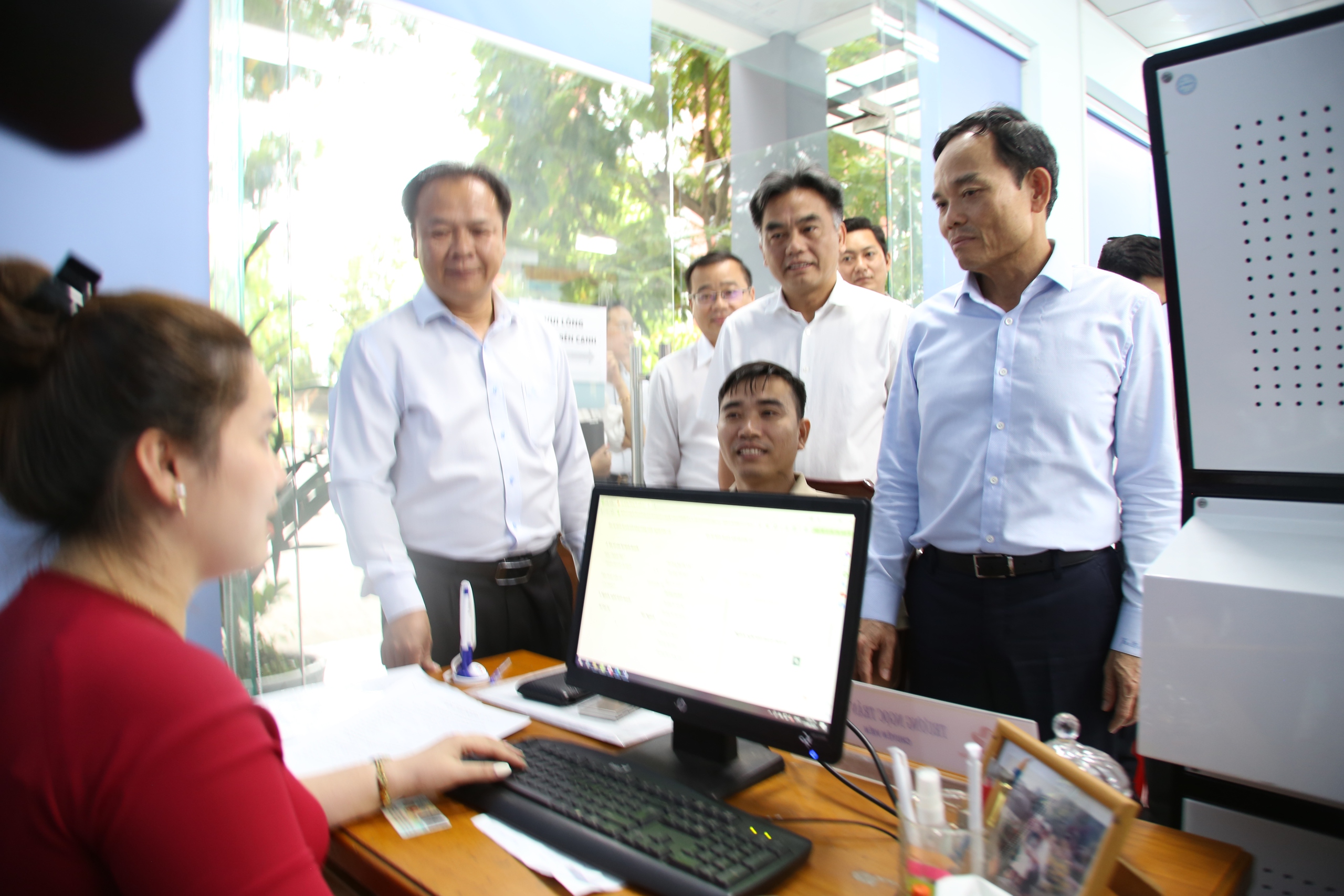 Bí thư Thành ủy TP HCM Trần Lưu Quang khảo sát Trung tâm Phục vụ hành chính công bình Dương - Ảnh 2.