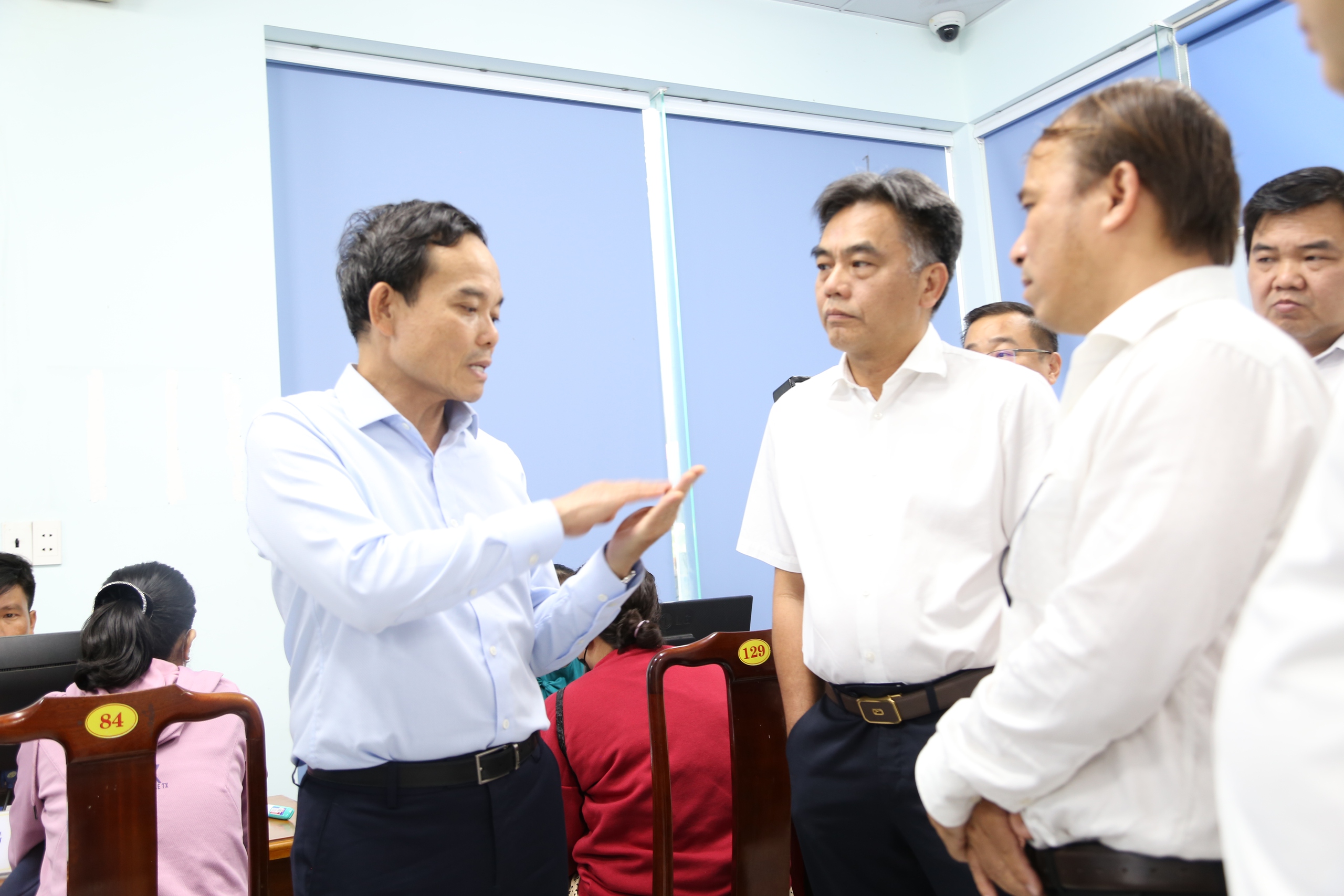 Bí thư Thành ủy TP HCM Trần Lưu Quang khảo sát Trung tâm Phục vụ hành chính công bình Dương - Ảnh 5.