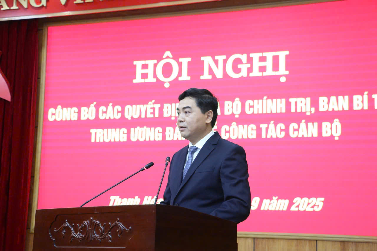C&ocirc;ng bố quyết định của Bộ Ch&iacute;nh trị về c&ocirc;ng t&aacute;c c&aacute;n bộ tại Thanh H&oacute;a- Ảnh 4.