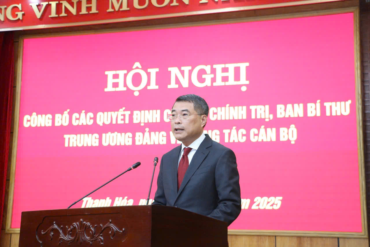 C&ocirc;ng bố quyết định của Bộ Ch&iacute;nh trị về c&ocirc;ng t&aacute;c c&aacute;n bộ tại Thanh H&oacute;a- Ảnh 2.