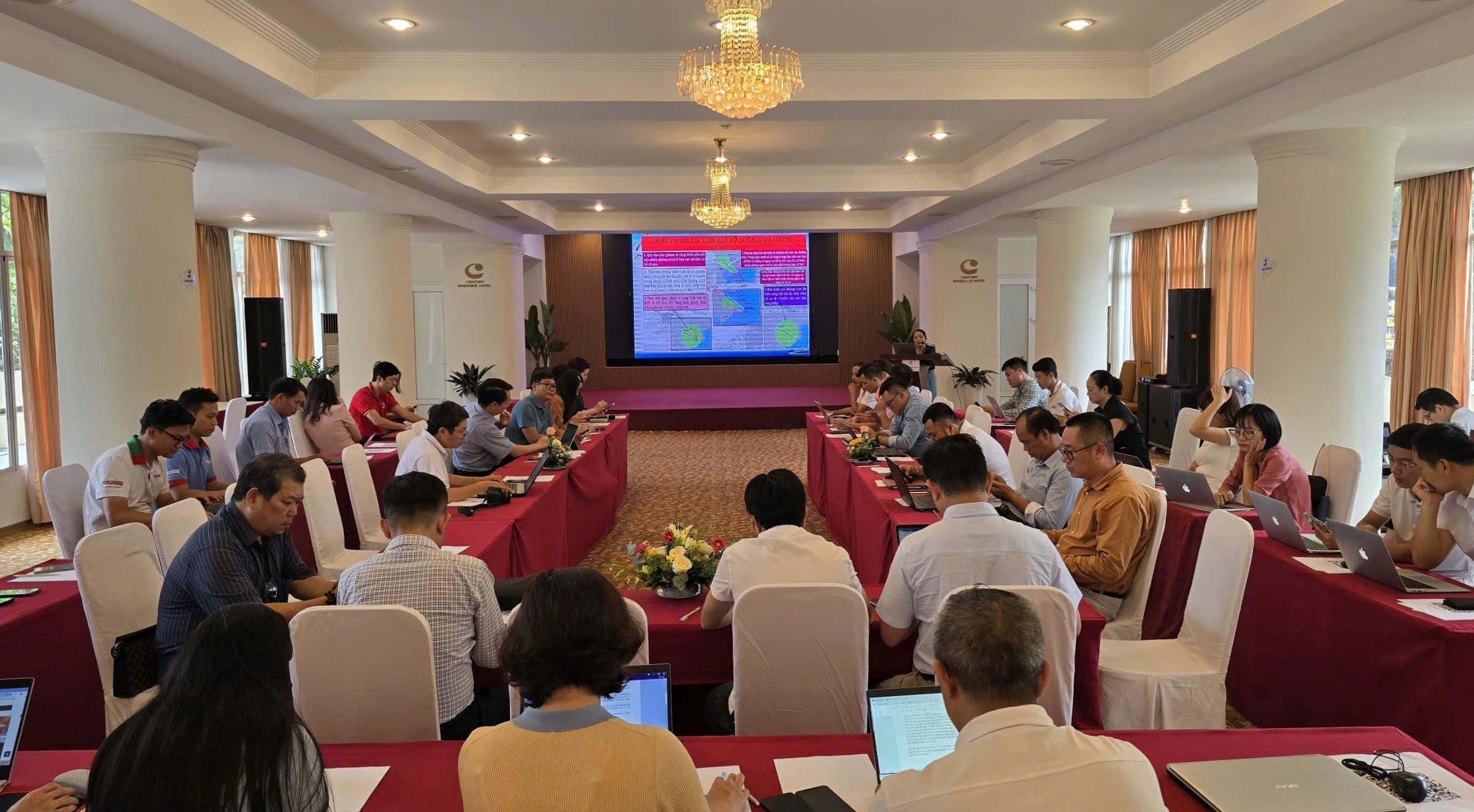 B&aacute;o ch&iacute; l&agrave; c&aacute;nh tay nối d&agrave;i trong ph&ograve;ng chống thi&ecirc;n tai tại Việt Nam - Ảnh 2.