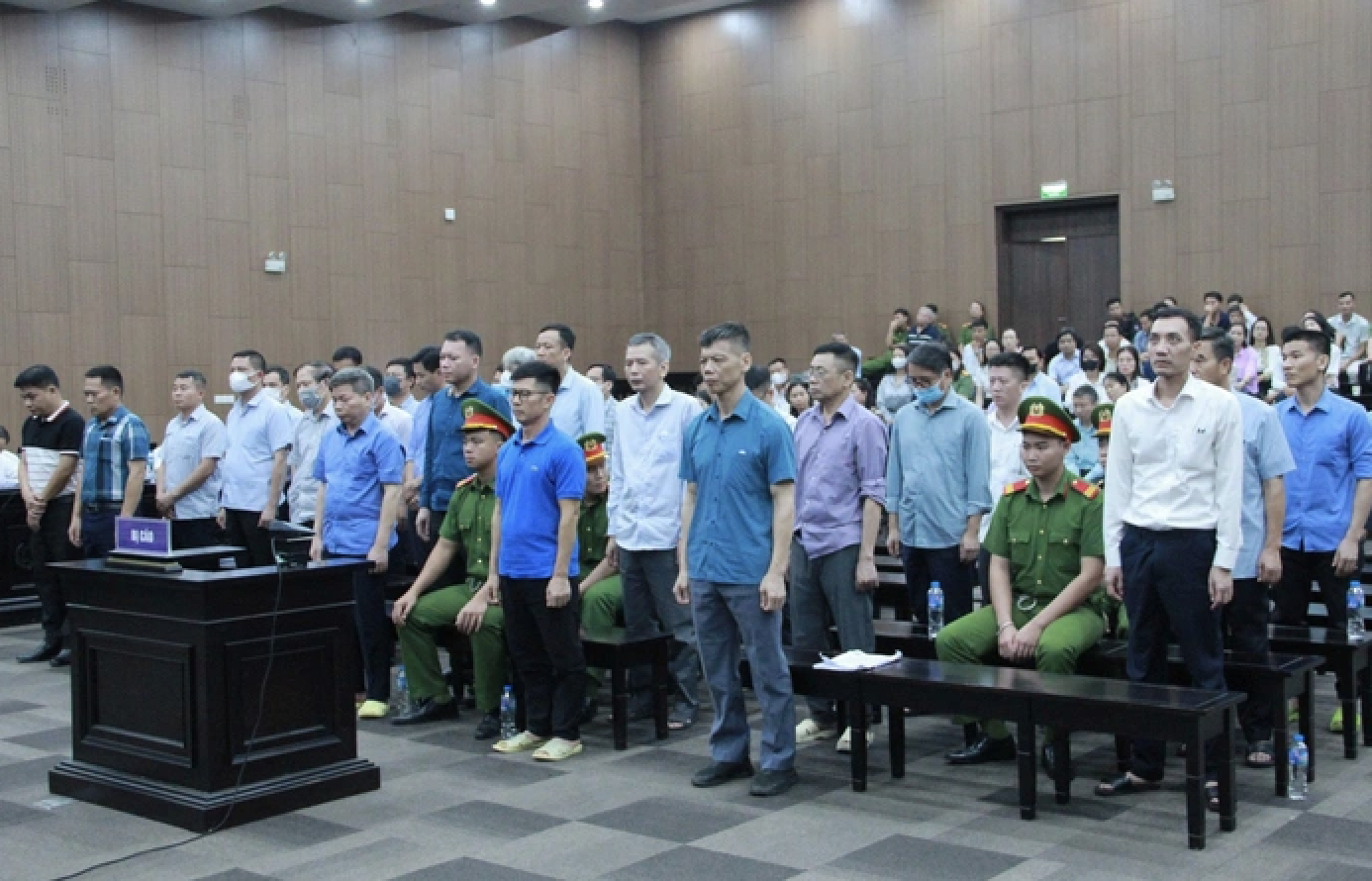 Cựu phó chủ nhiệm Văn phòng Quốc hội Phạm Thái Hà lĩnh án 5 năm 6 tháng tù - Ảnh 2.