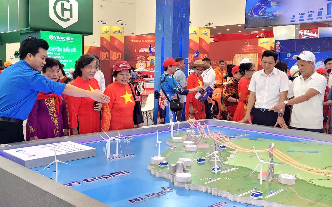 Hàng loạt công ty điện báo lãi khủng - Ảnh 1.
