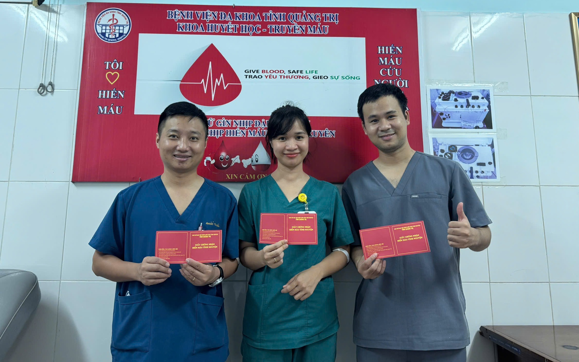Y bác sĩ hiến máu khẩn cấp cứu bệnh nhân người Lào trong vụ xe tải lao vào chợ