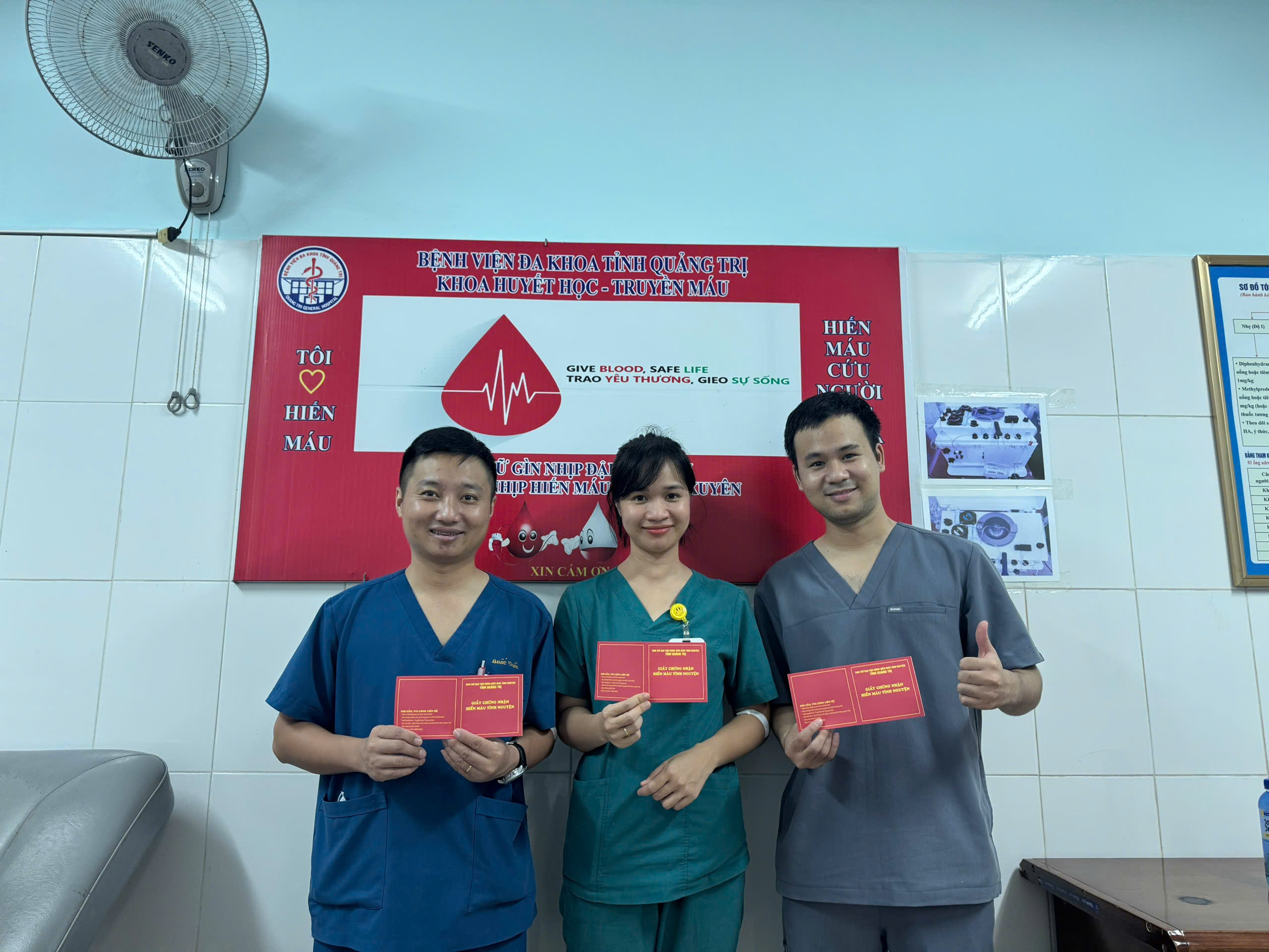Y b&aacute;c sĩ hiến m&aacute;u khẩn cấp cứu bệnh nh&acirc;n người L&agrave;o trong vụ xe tải lao v&agrave;o chợ- Ảnh 1.