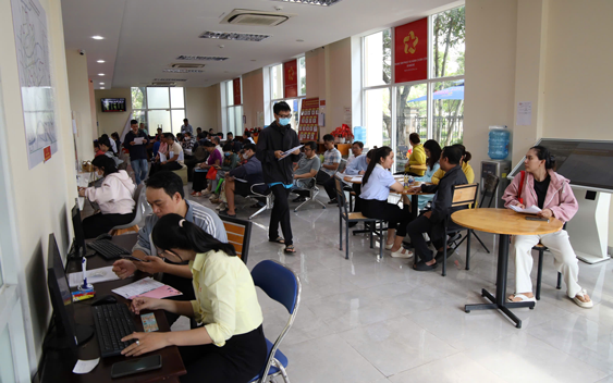 Ngày càng hoàn thiện việc phục vụ dân