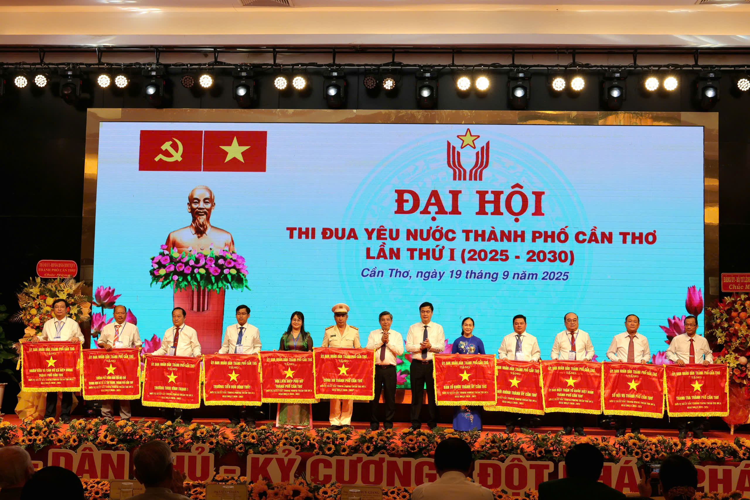 Một chủ cơ sở sản xuất rượu được tặng bằng khen của Chủ tịch UBND TP Cần Thơ - Ảnh 5.