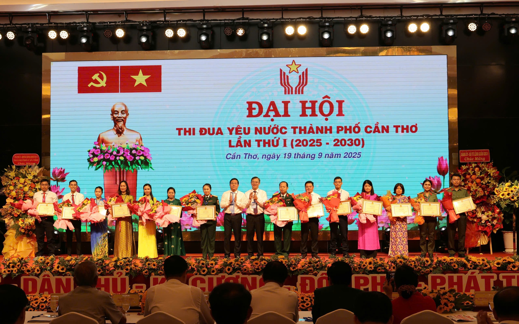 12 tập thể, 45 cá nhân ở Cần Thơ được tôn vinh