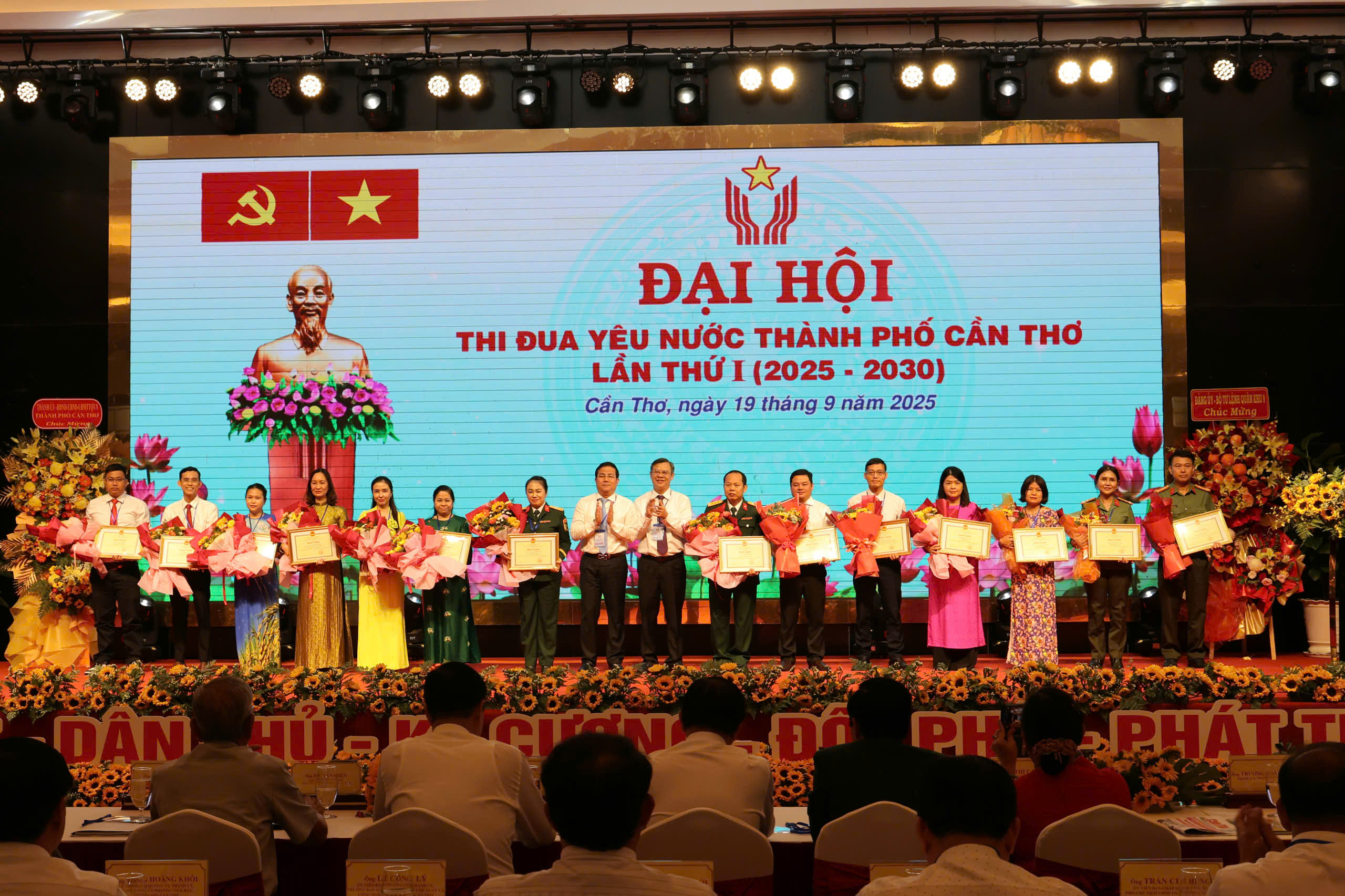 Một chủ cơ sở sản xuất rượu được tặng bằng khen của Chủ tịch UBND TP Cần Thơ - Ảnh 6.