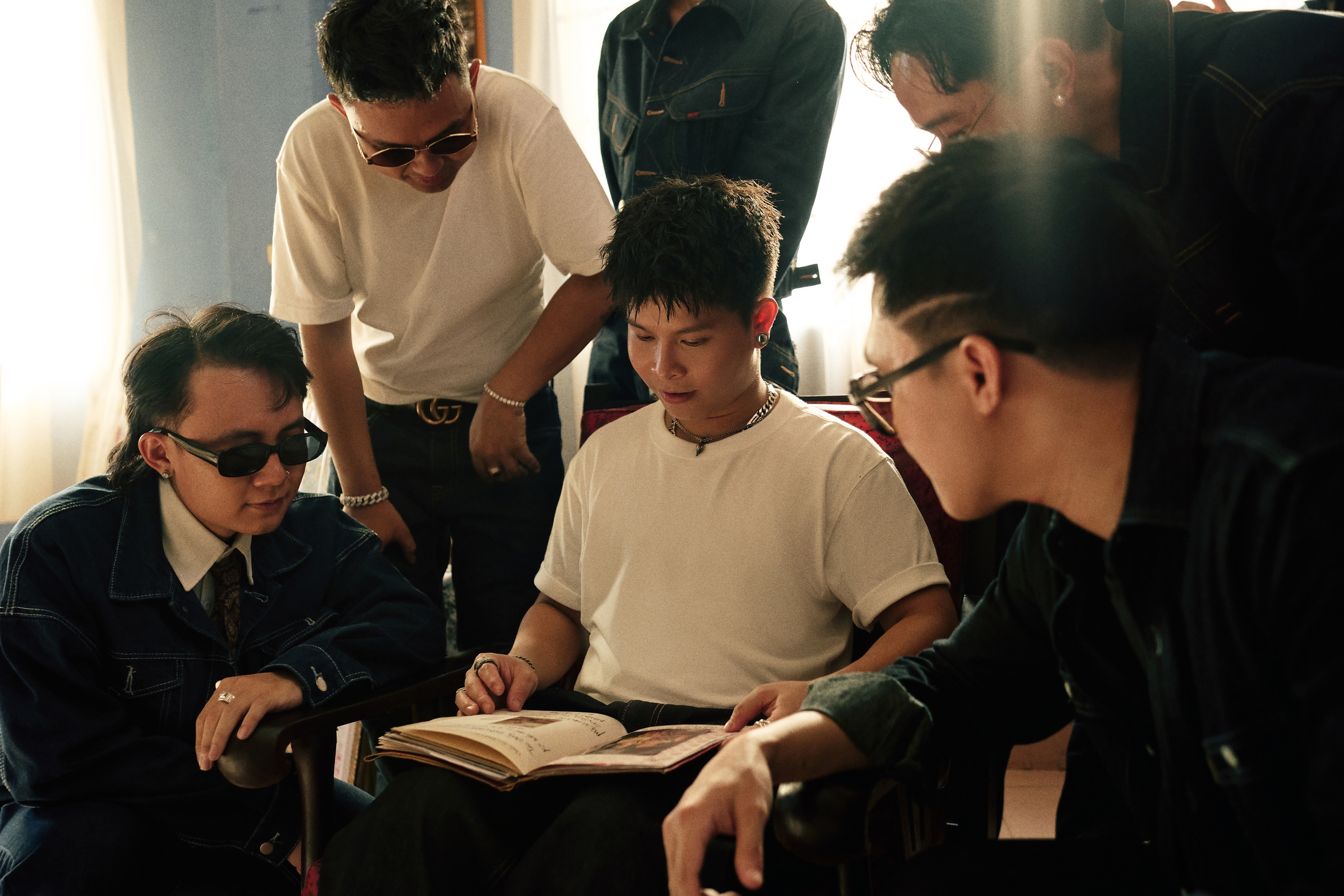 Qu&aacute;n qu&acirc;n Rap Việt Seachains g&acirc;y sốc với "30 The Album"- Ảnh 1.