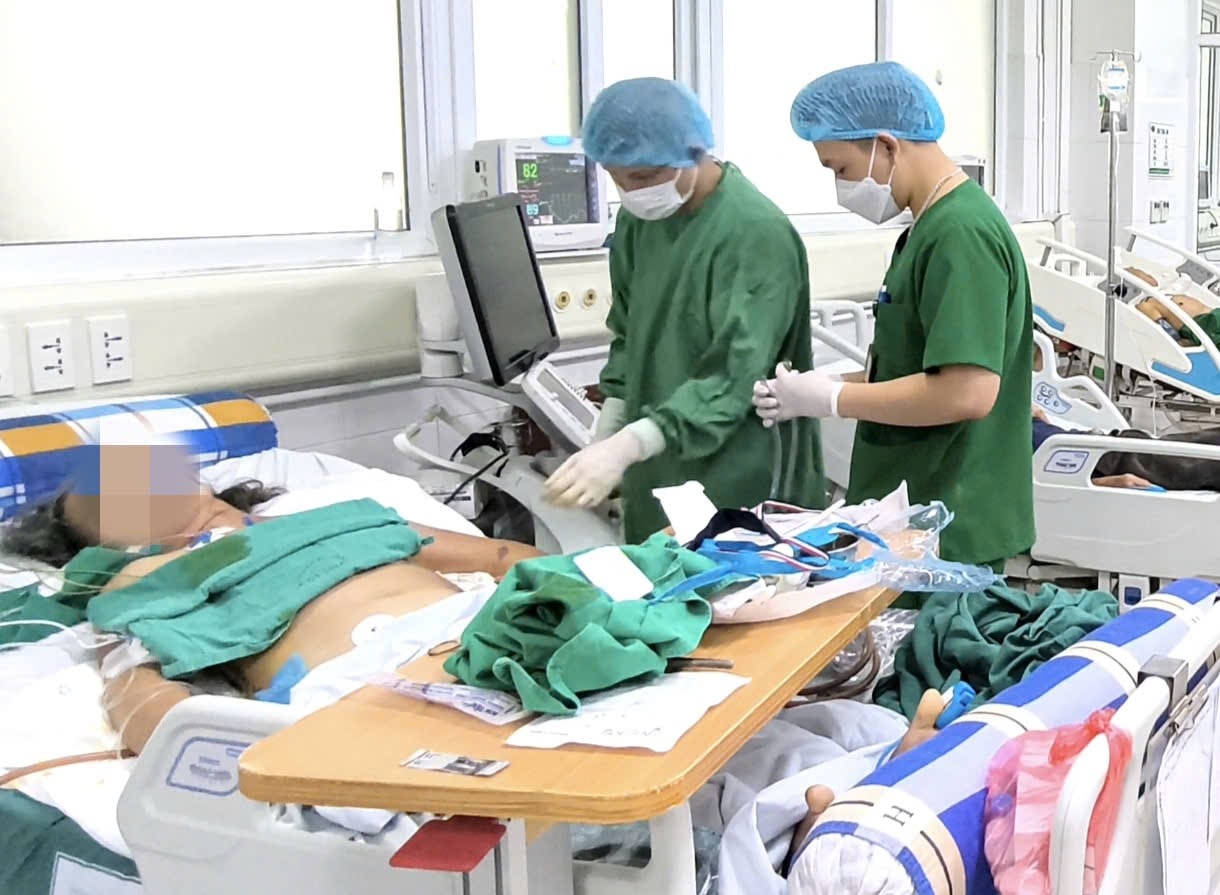 Người phụ nữ nguy kịch sau khi ti&ecirc;m thuốc giảm đau v&ugrave;ng cổ- Ảnh 1.