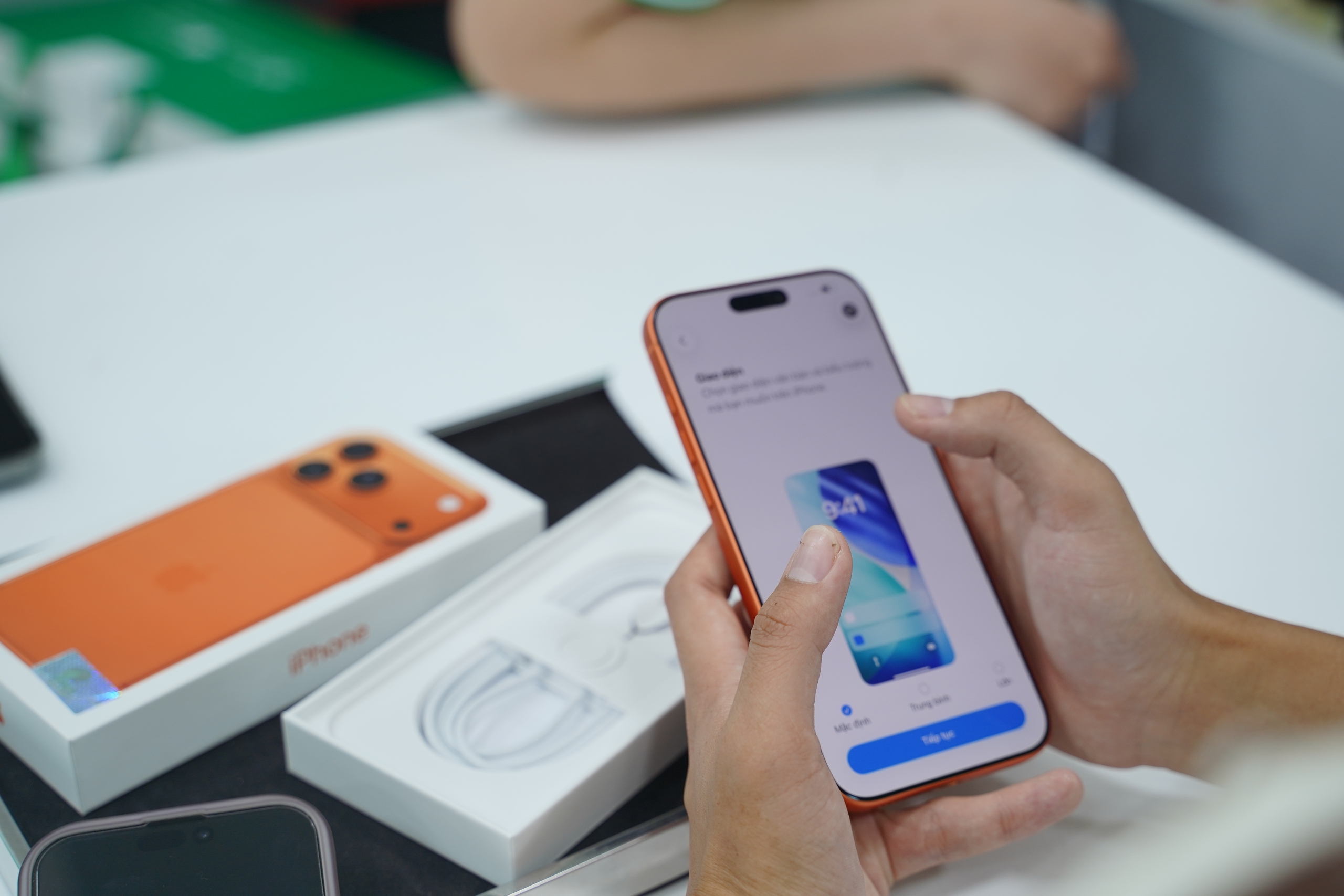 VIDEO "Đập hộp" iPhone 17 Promax tại TP HCM: Người d&acirc;n chọn mua v&igrave; g&igrave;? - Ảnh 5.