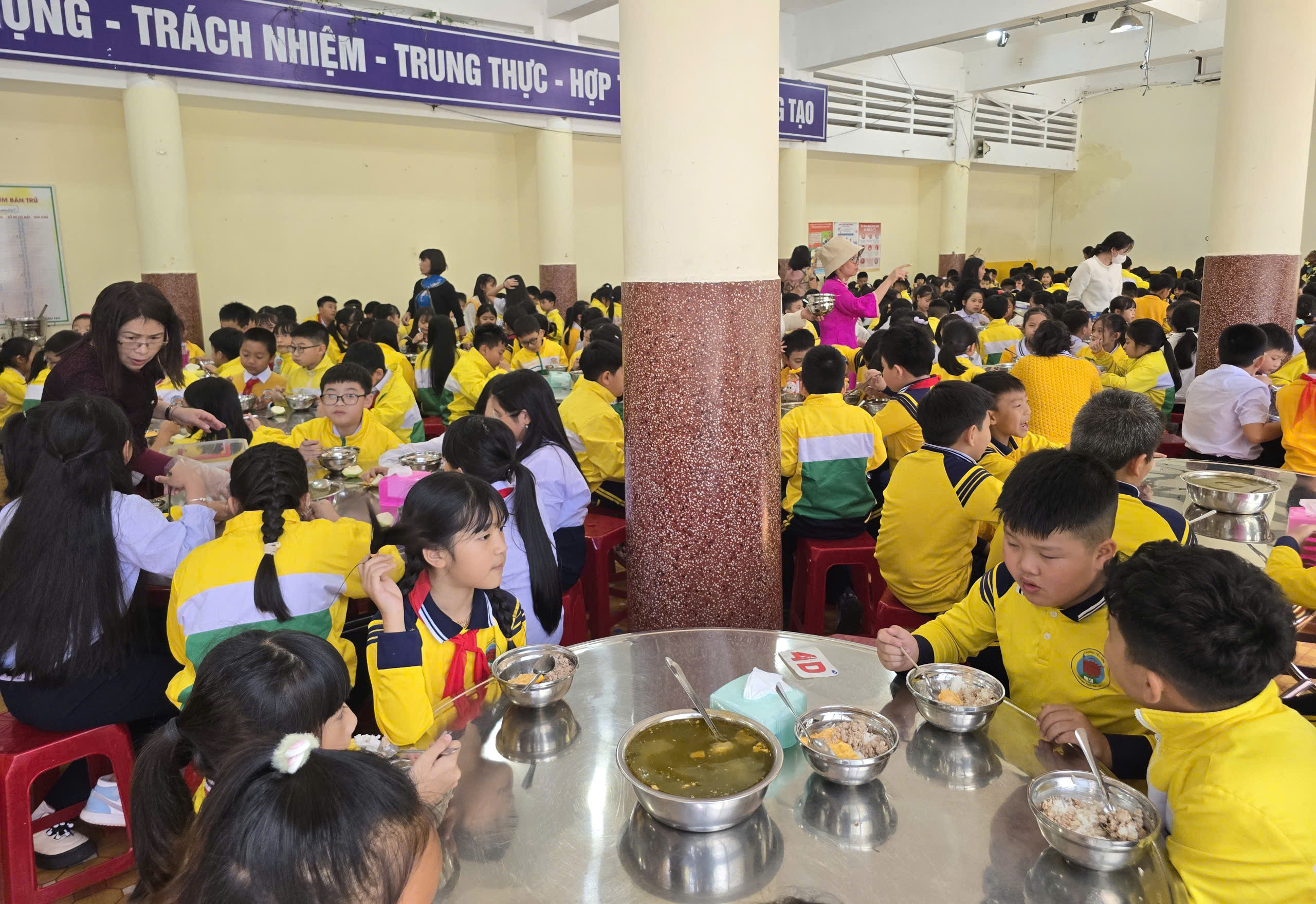 Người tố c&aacute;o vụ nhập thực phẩm bẩn v&agrave;o trường tiểu học: "T&ocirc;i kh&ocirc;ng vụ lợi g&igrave;"- Ảnh 3.