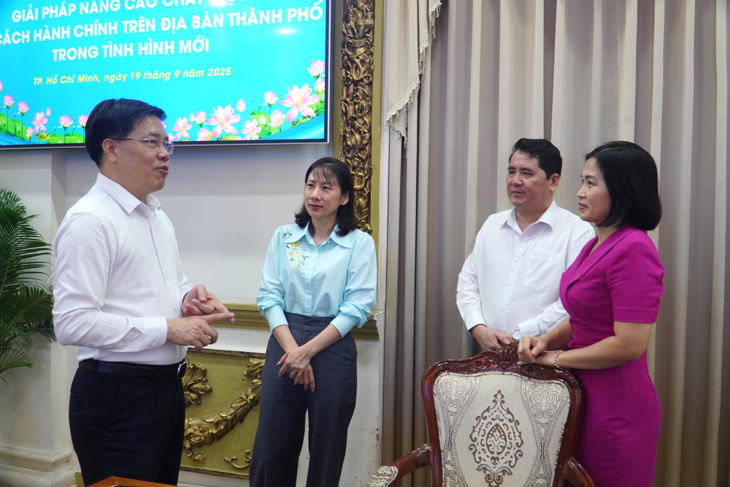 Trung tâm Phục vụ hành chính công phường, xã và đặc khu đã mang lại kết quả rõ rệt - Ảnh 3.