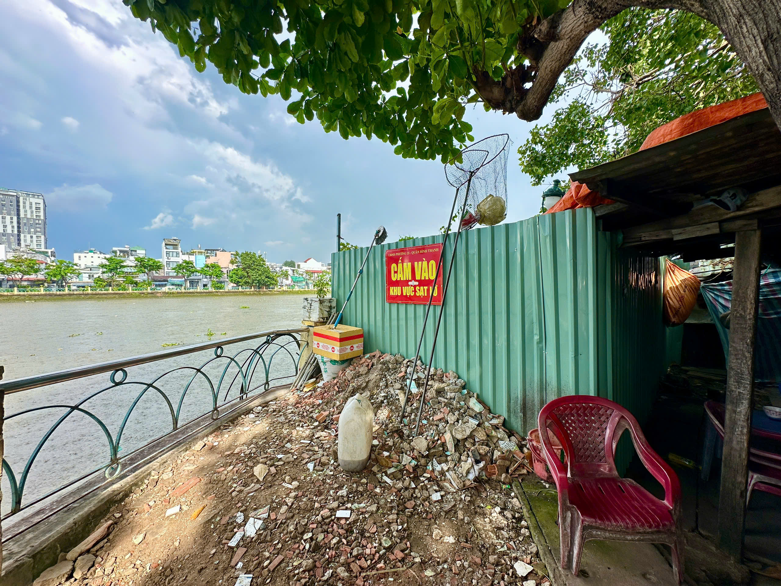 Ch&ugrave;m ảnh: Thanh Đa giữa những vết nứt dang dở- Ảnh 3.