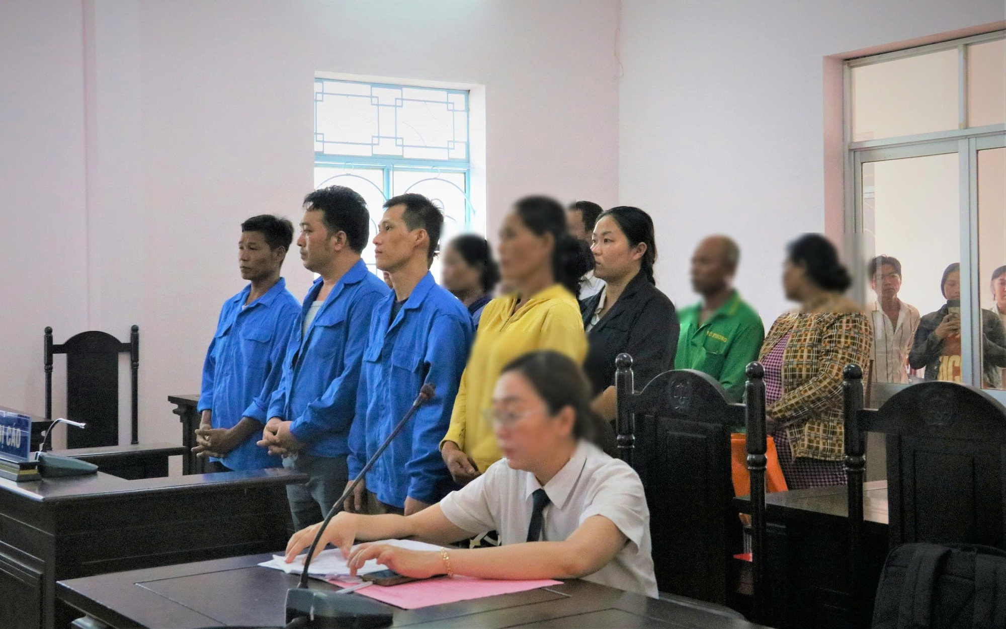 Ông bà ngoại và mẹ ruột bán 2 bé gái sang Trung Quốc: Vụ án chấn động