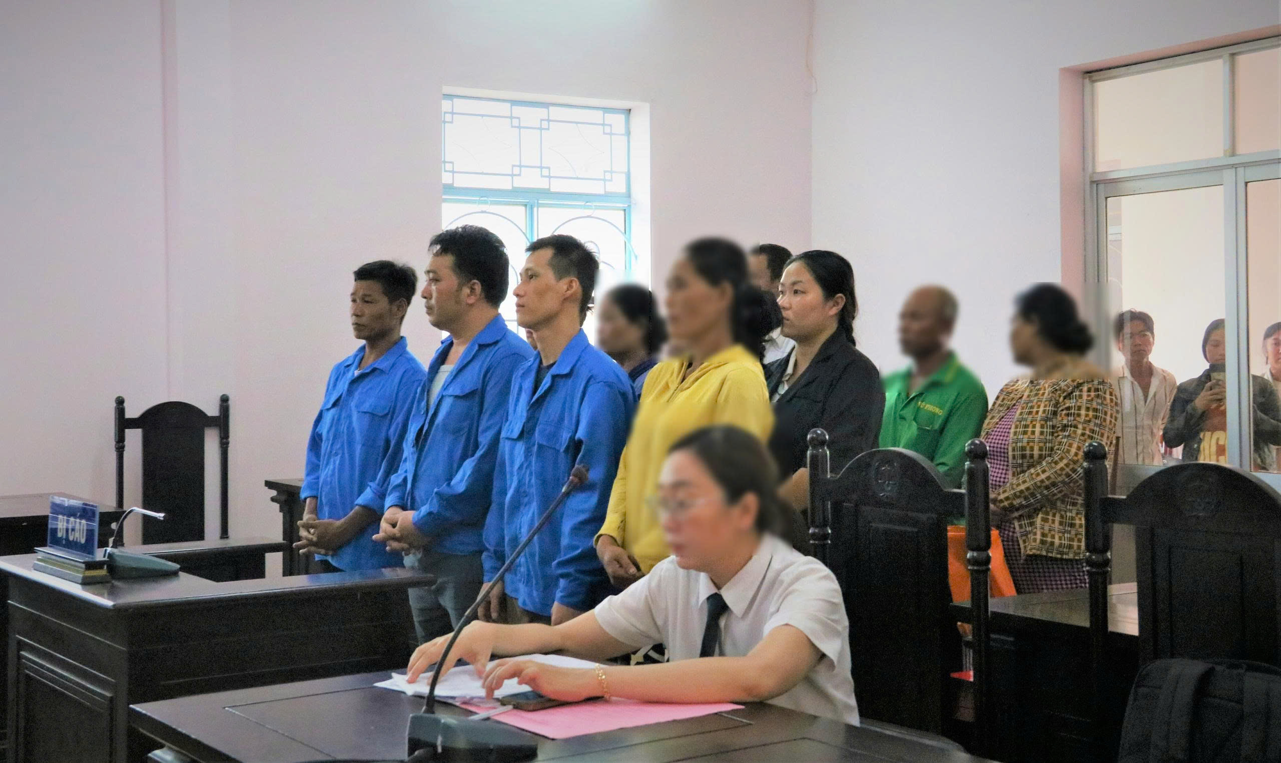 &Ocirc;ng b&agrave; ngọai v&agrave; mẹ ruột b&aacute;n 2 b&eacute; g&aacute;i sang Trung Quốc: Vụ &aacute;n chấn động - Ảnh 1.