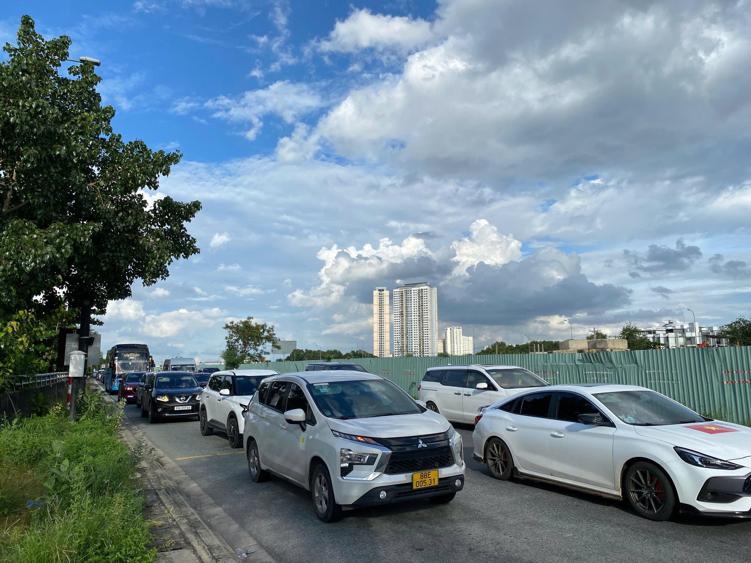 H&igrave;nh ảnh người d&acirc;n quay trở lại TP HCM , giao th&ocirc;ng dễ thở sau lễ - Ảnh 7.