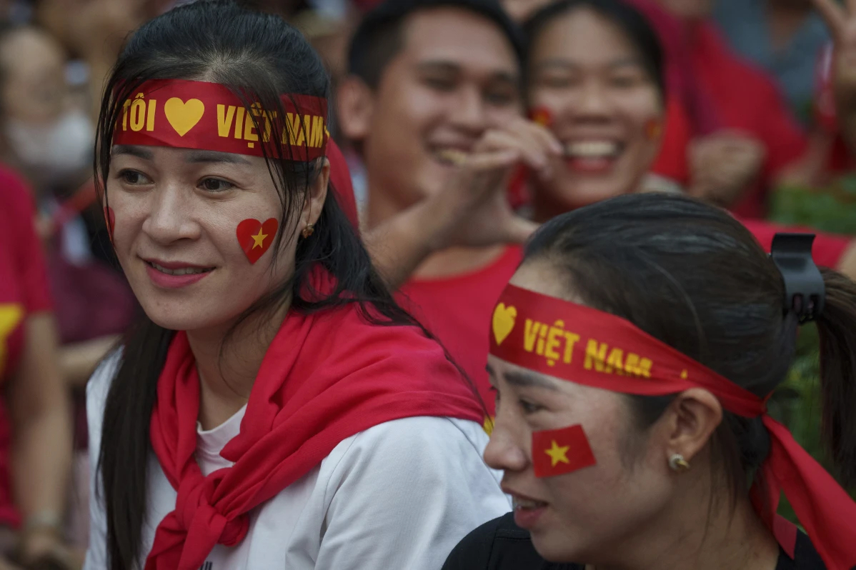 [SPECIAL] Photos show city balconies united under red flags for Vietnam&rsquo;s National Day - Ảnh 15.