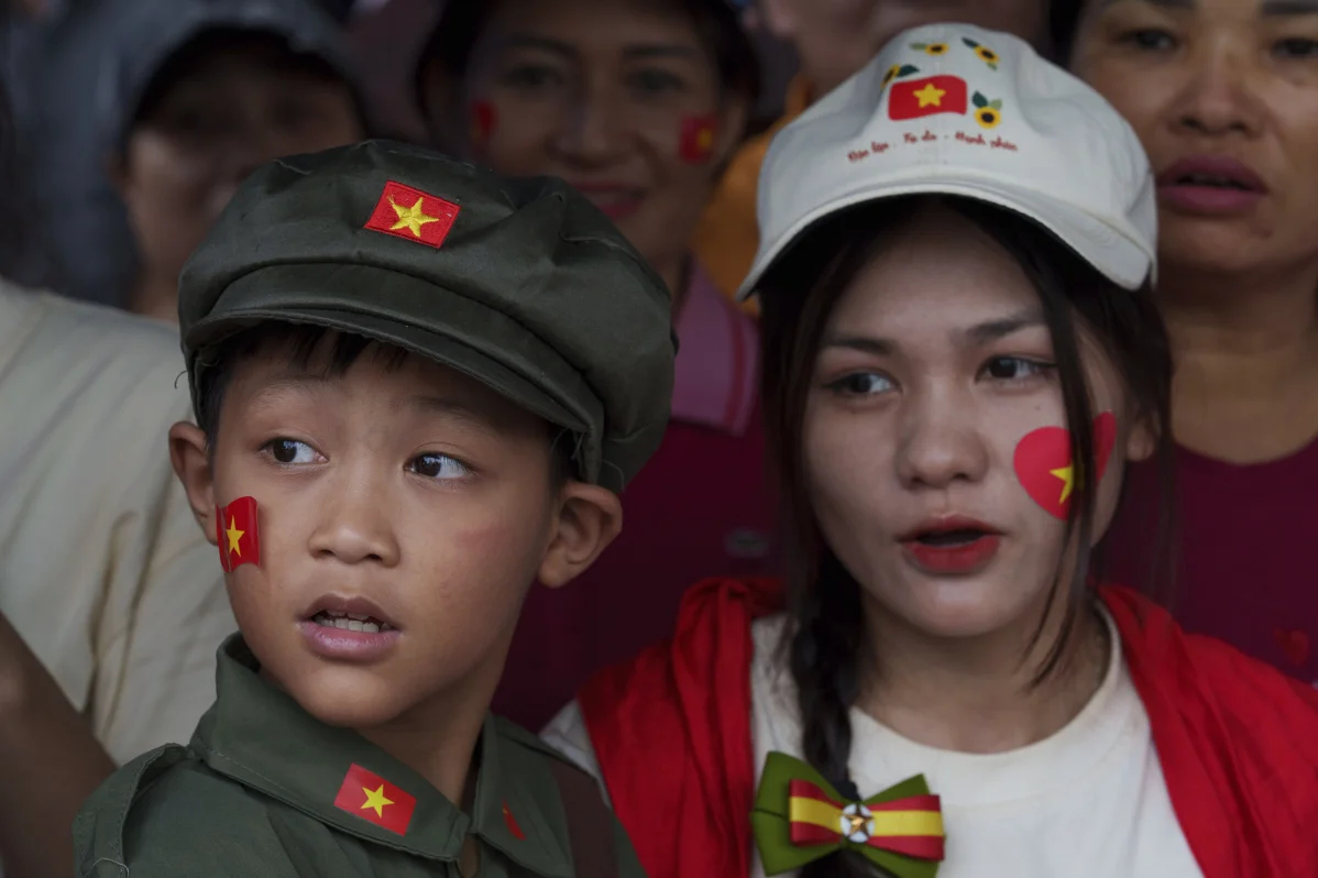 [SPECIAL] Photos show city balconies united under red flags for Vietnam&rsquo;s National Day - Ảnh 14.