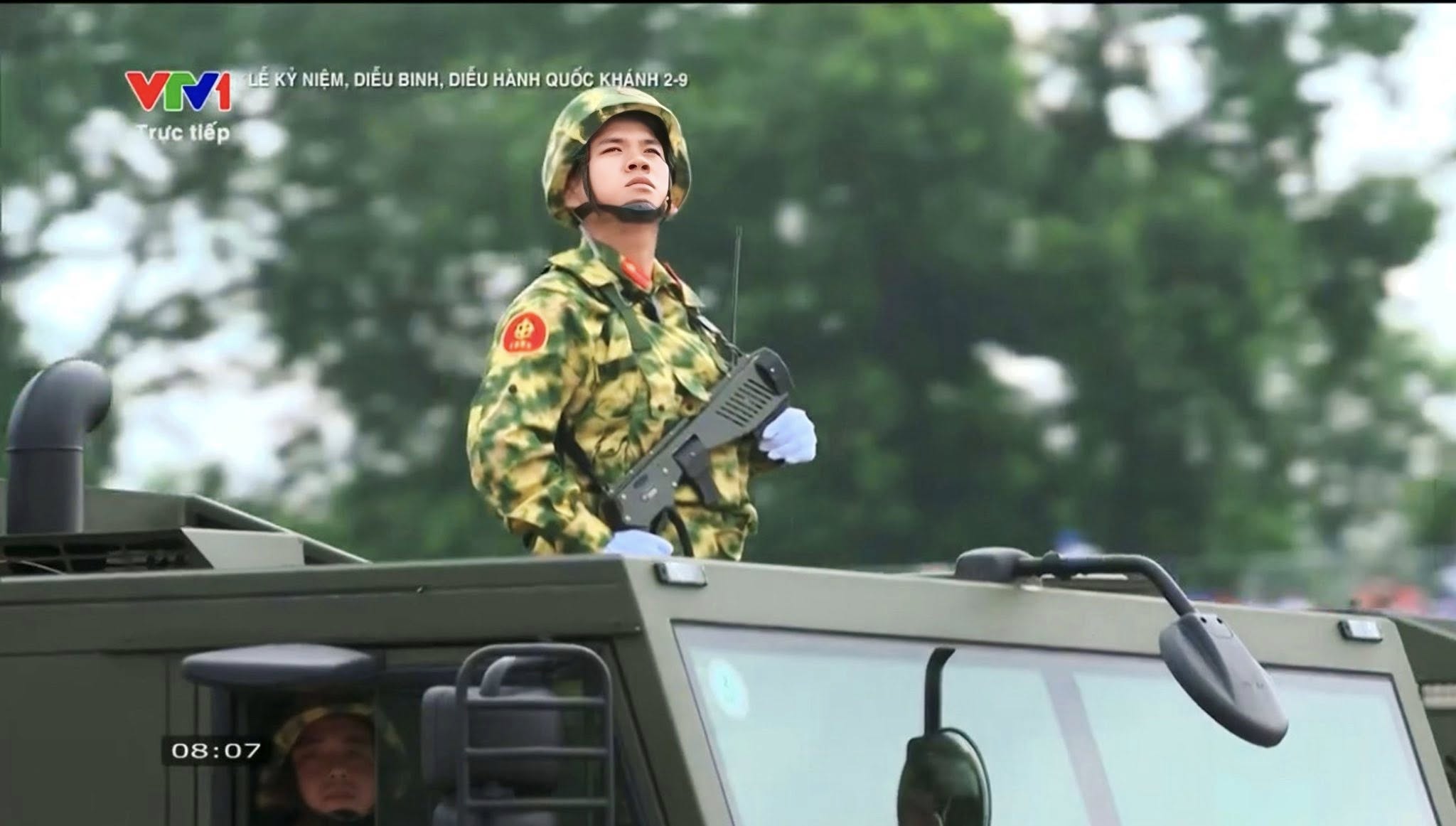 VTV "đốn tim" khán giả bằng những hình ảnh "tuyệt đối điện ảnh" trong lễ diễu binh - Ảnh 1.