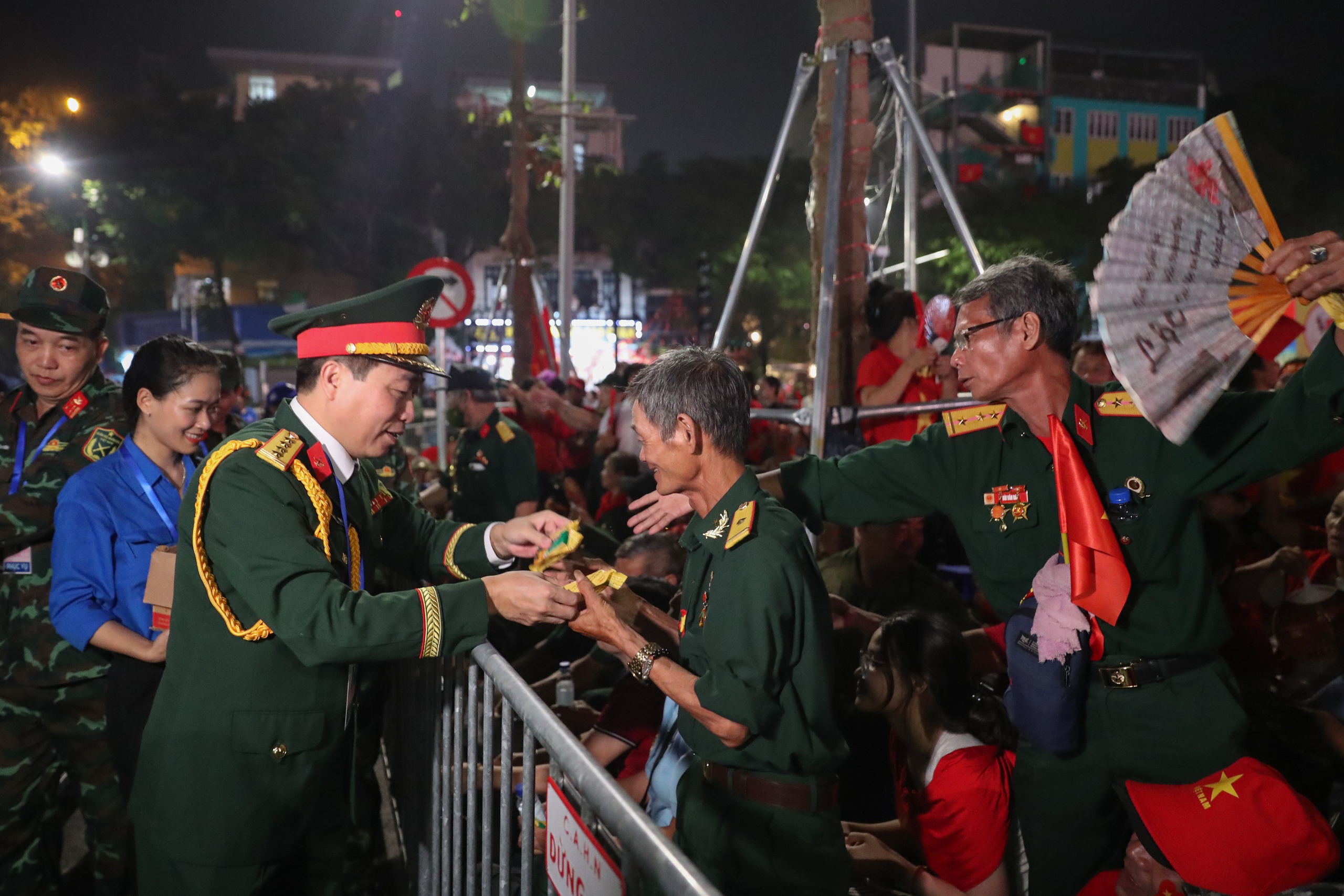 Hạnh ph&uacute;c v&agrave; tự h&agrave;o - Ảnh 1.