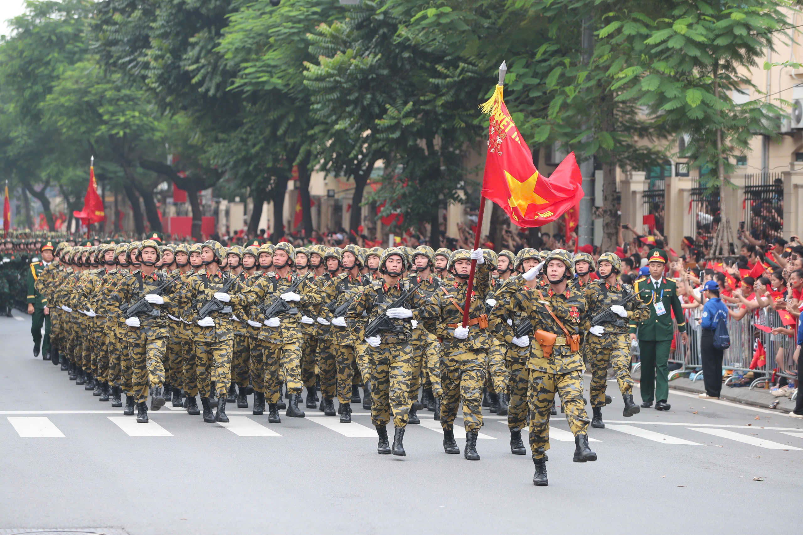 Emotional, proud rally and parade mark 80th National Day - Ảnh 34.