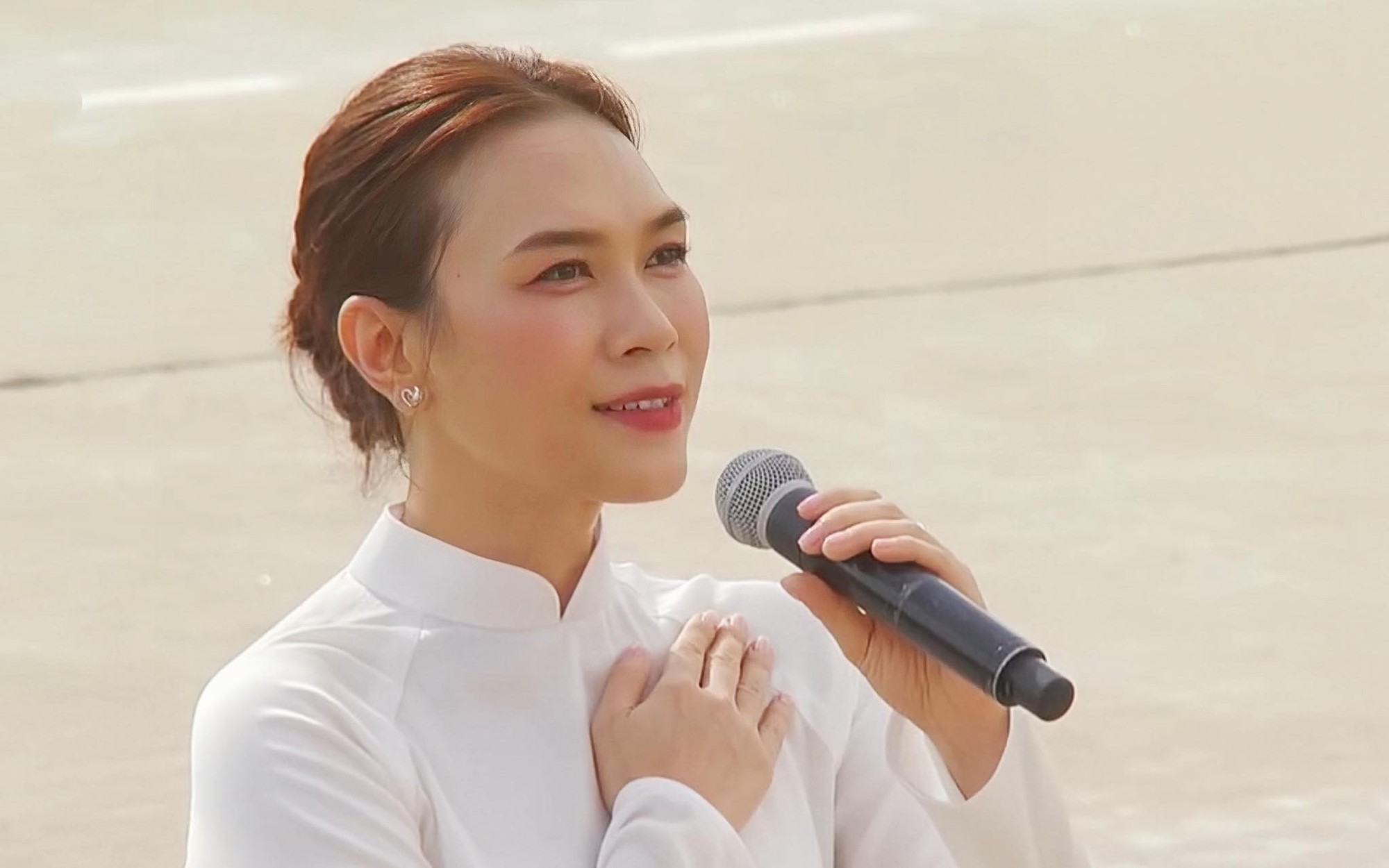 Mỹ Tâm gây "bão mạng" dịp đại lễ A80