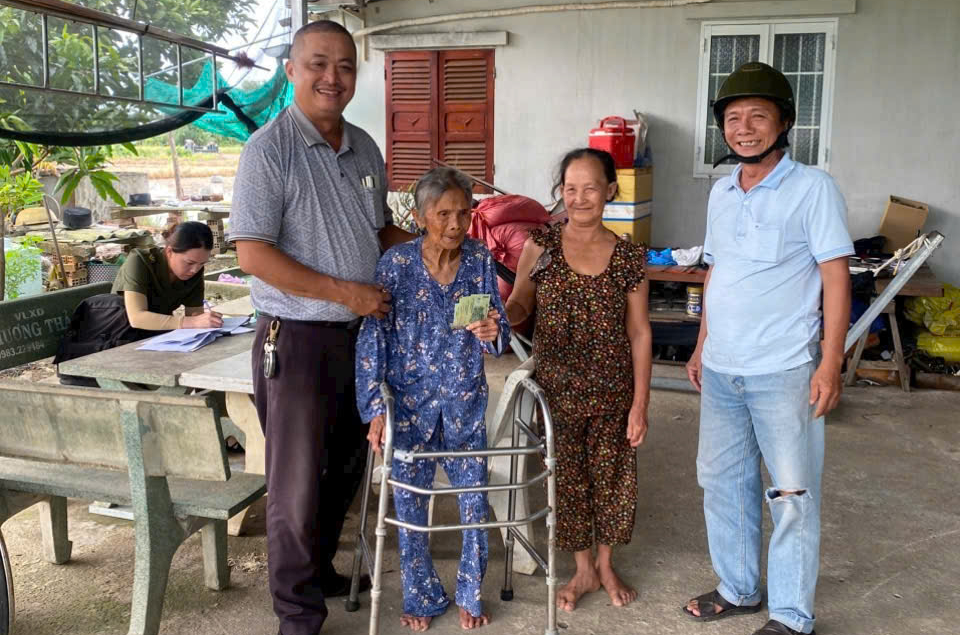 Cụ gi&agrave; T&acirc;y Ninh vui mừng nhận qu&agrave; dịp Quốc kh&aacute;nh 2 - 9 đầy &yacute; nghĩa - Ảnh 2.