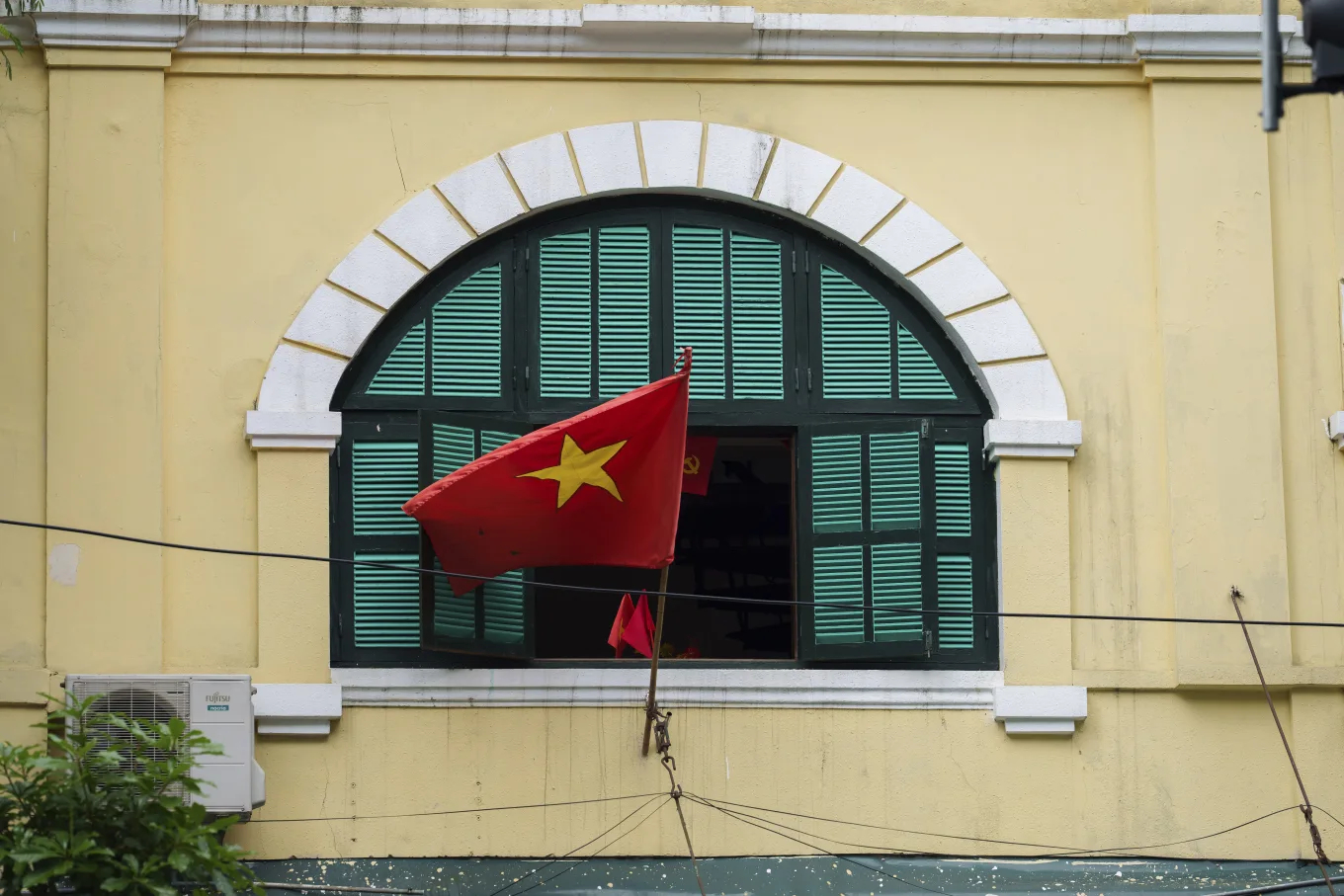 [SPECIAL] Photos show city balconies united under red flags for Vietnam&rsquo;s National Day - Ảnh 6.