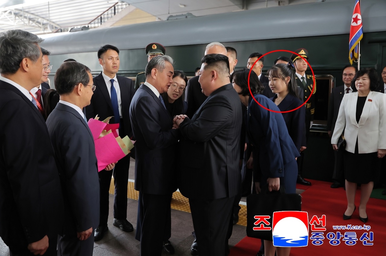 Ông Kim Jong-un tới Bắc Kinh, có khả năng đi cùng con gái Kim Ju-ae - Ảnh 3.