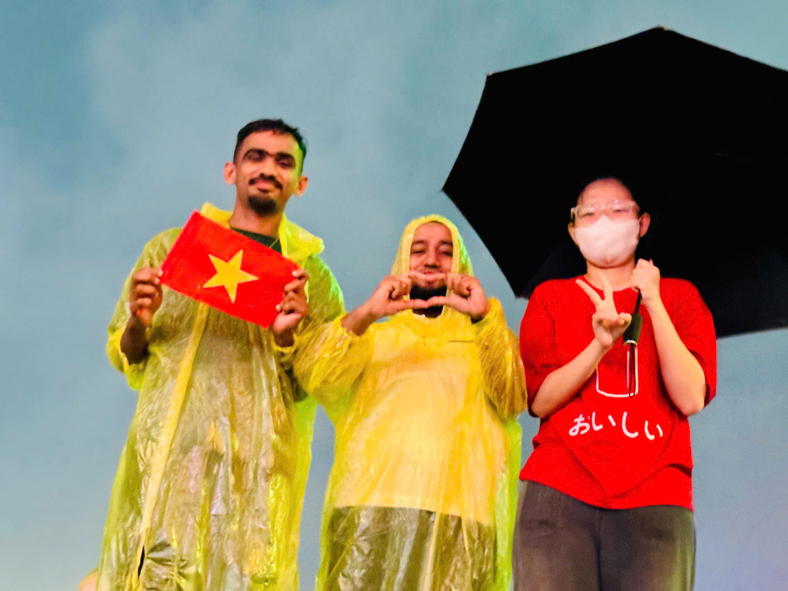 TP HCM: Hàng ngàn người dân đội mưa ngắm pháo hoa mừng Quốc khánh- Ảnh 19.