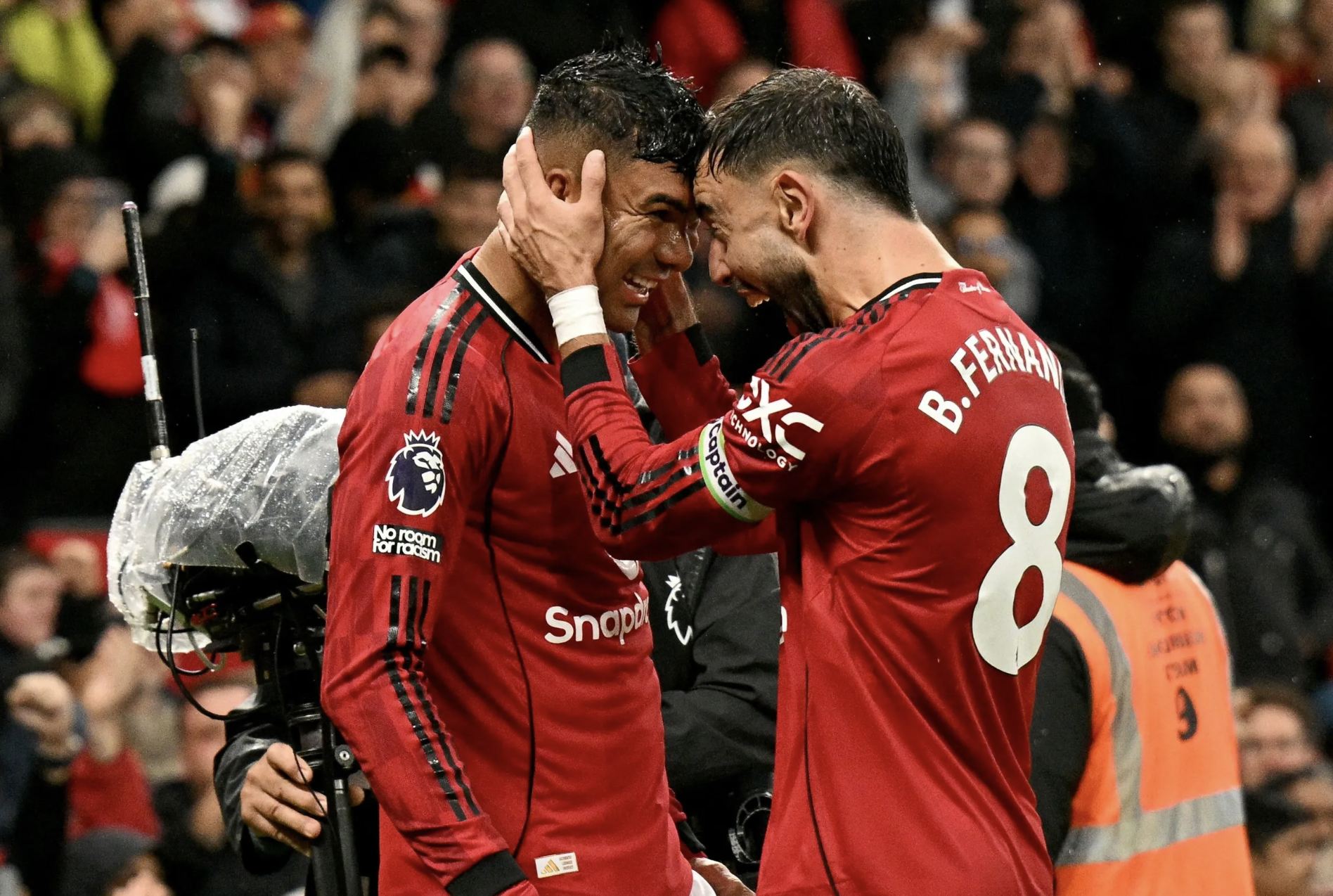 Mưa trời v&agrave; mưa thẻ ở Old Trafford, Man United thắng kịch t&iacute;nh Chelsea- Ảnh 8.