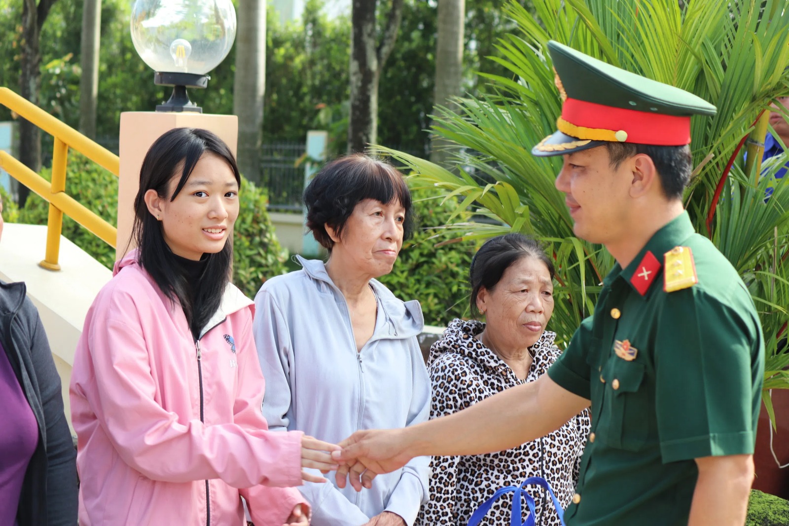 Trung đoàn Gia Định: Gắn kết tình Quân - Dân với "Gian hàng 0 đồng" - Ảnh 16.
