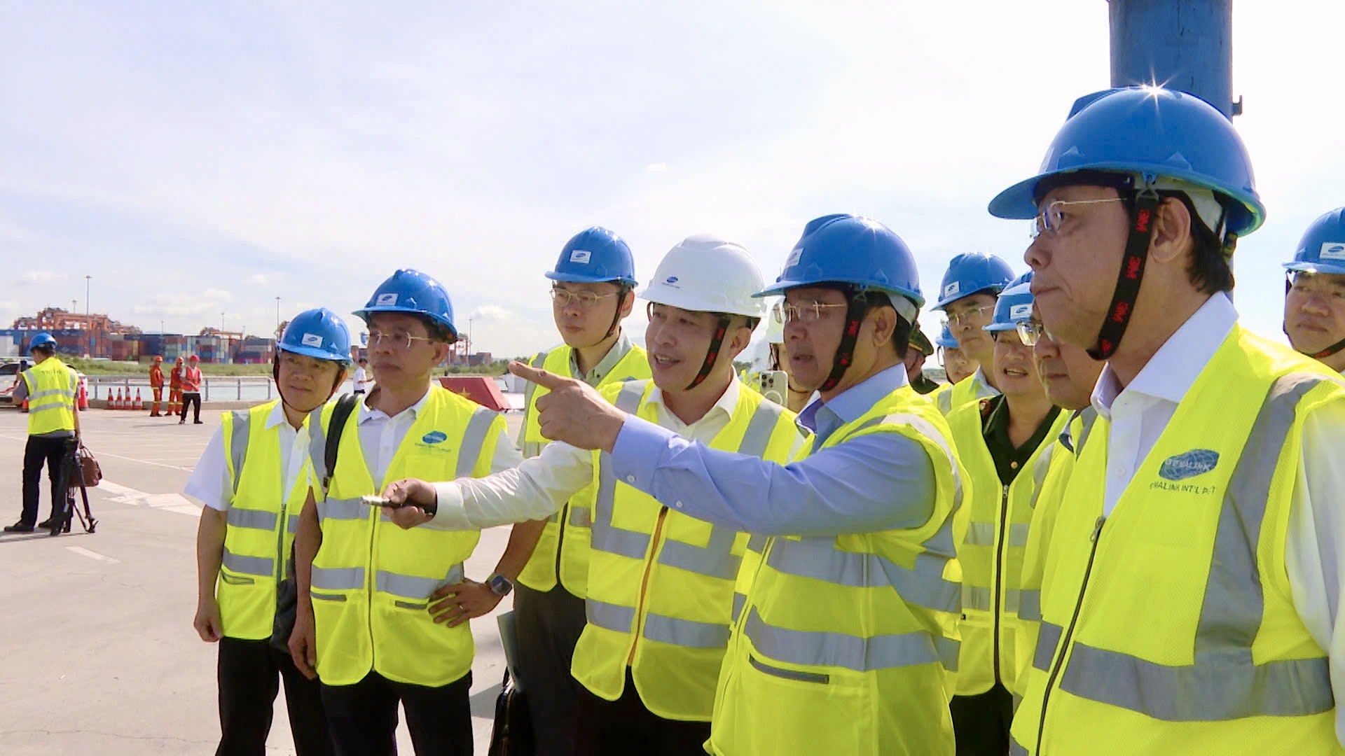 Chủ tịch UBND TP HCM Nguyễn Văn Được khảo sát
tiềm năng phát triển cảng biển- Ảnh 2.