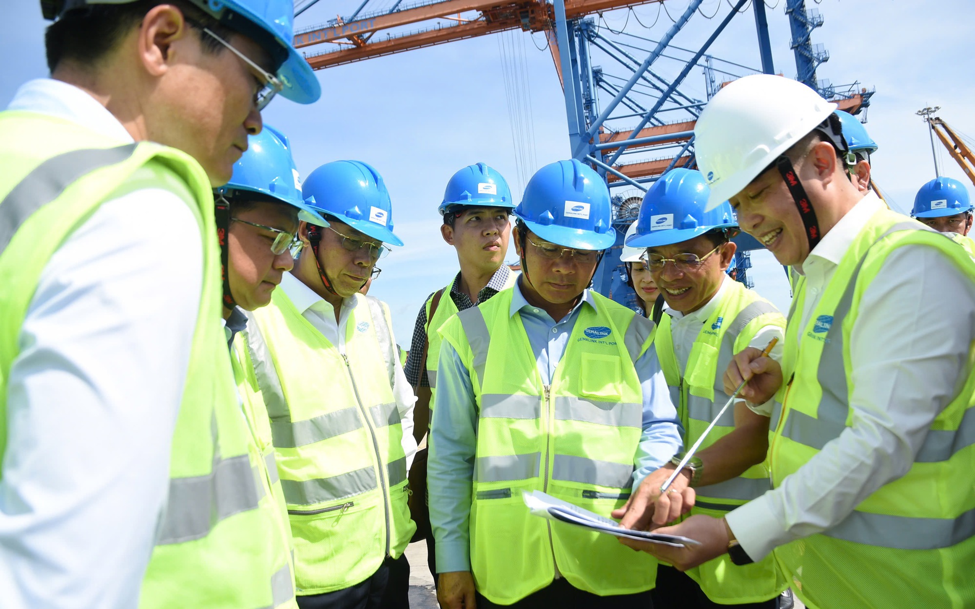 Chủ tịch UBND TP HCM Nguyễn Văn Được khảo sát 
tiềm năng phát triển cảng biển